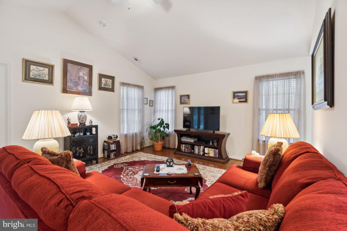 KINGS MANOR - Residential