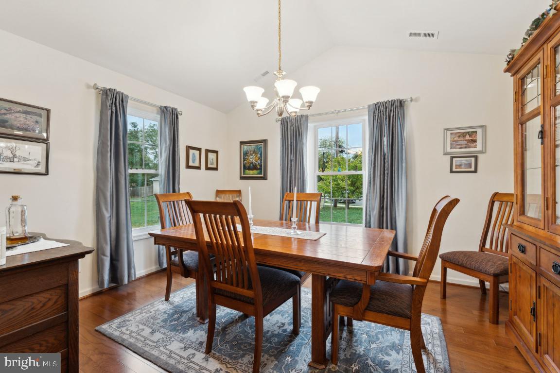 KINGS MANOR - Residential