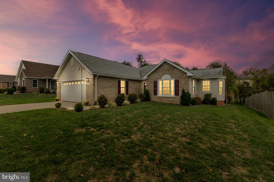 KINGS MANOR - Residential