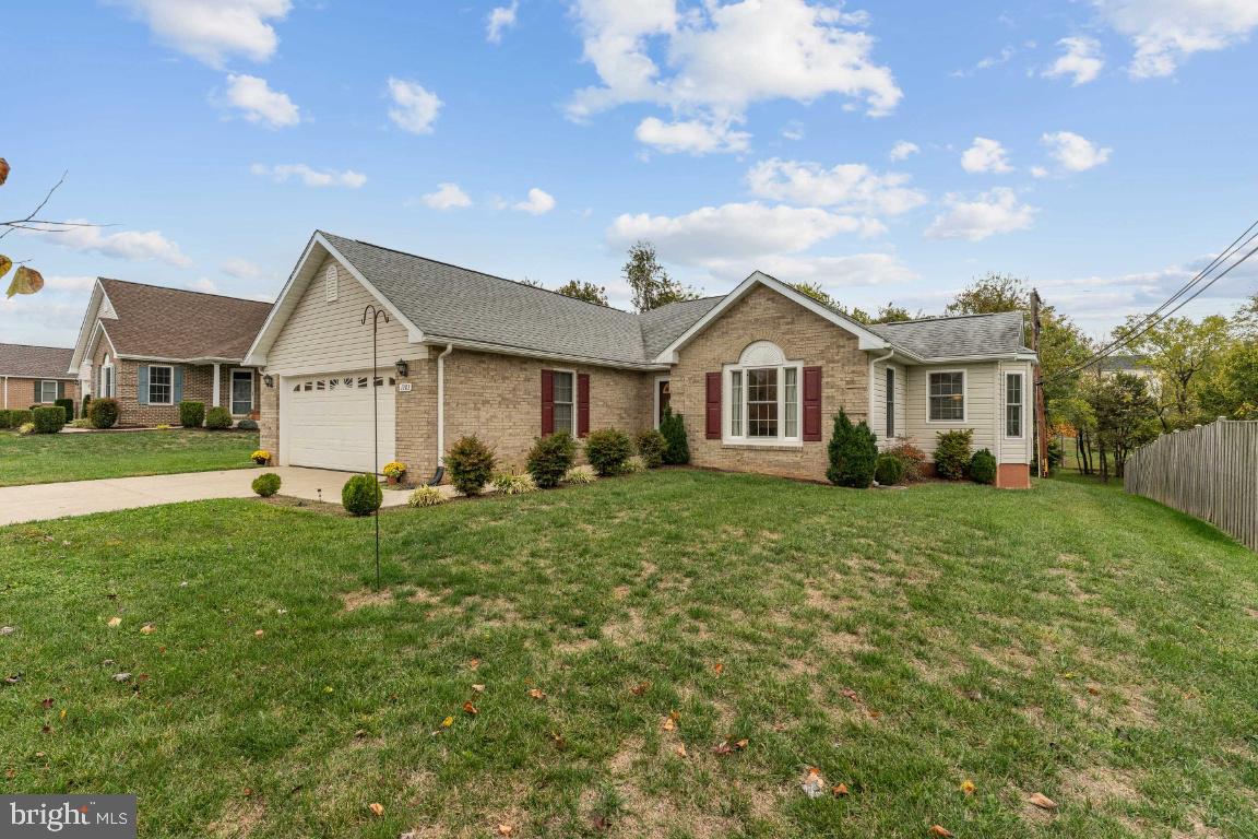 KINGS MANOR - Residential