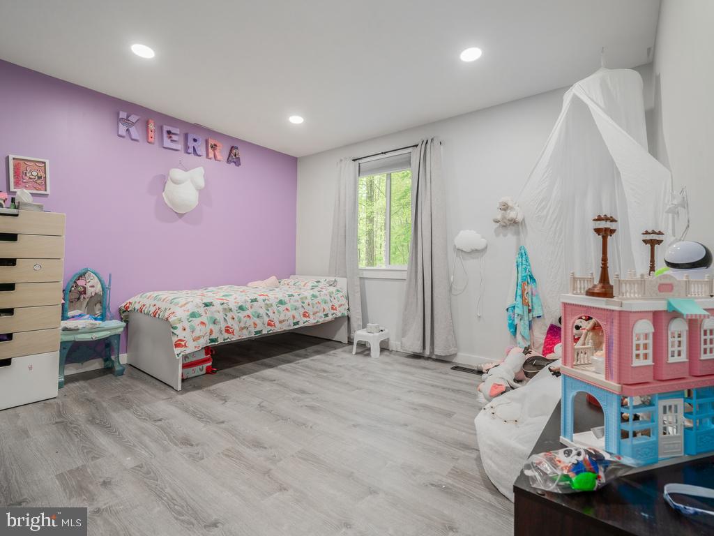 HARBORS OF NEWPORT - Residential