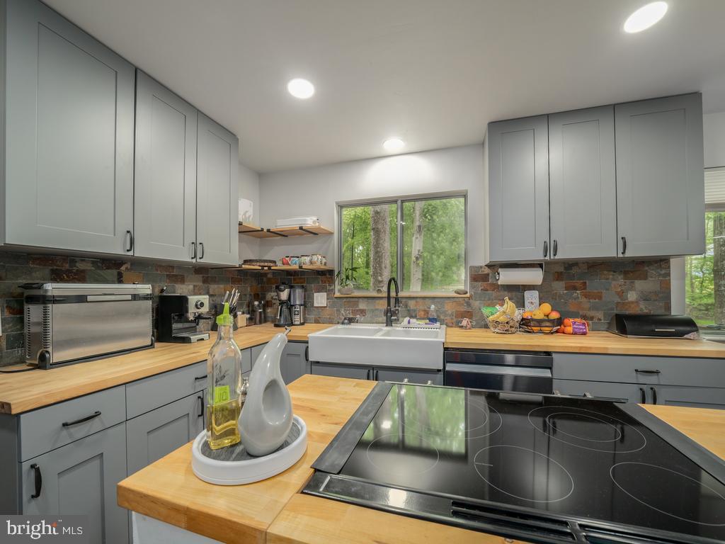 HARBORS OF NEWPORT - Residential