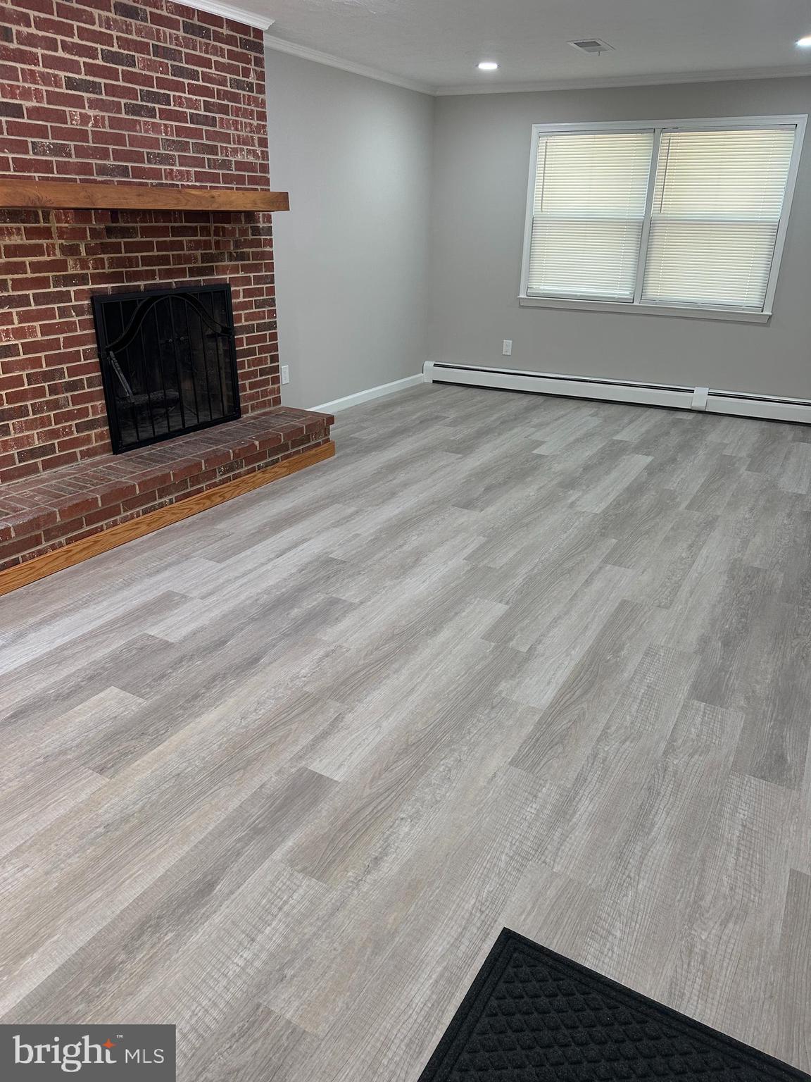 WHITE OAK ESTATES - Residential Lease