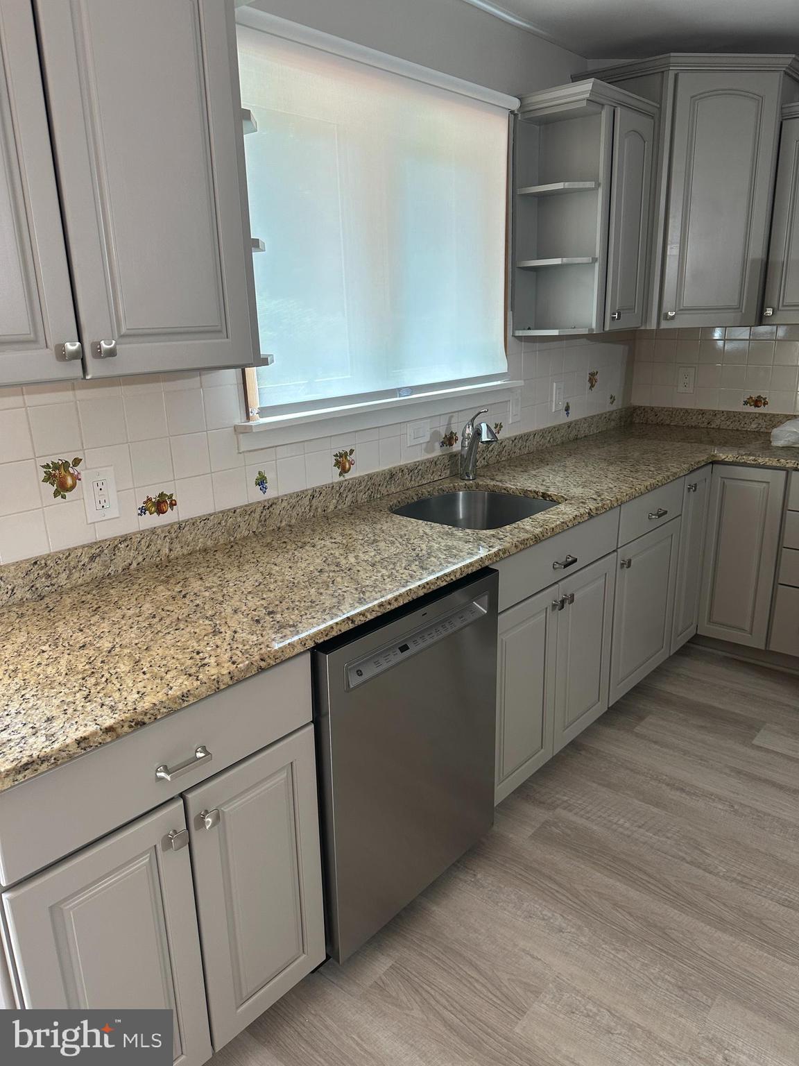 WHITE OAK ESTATES - Residential Lease