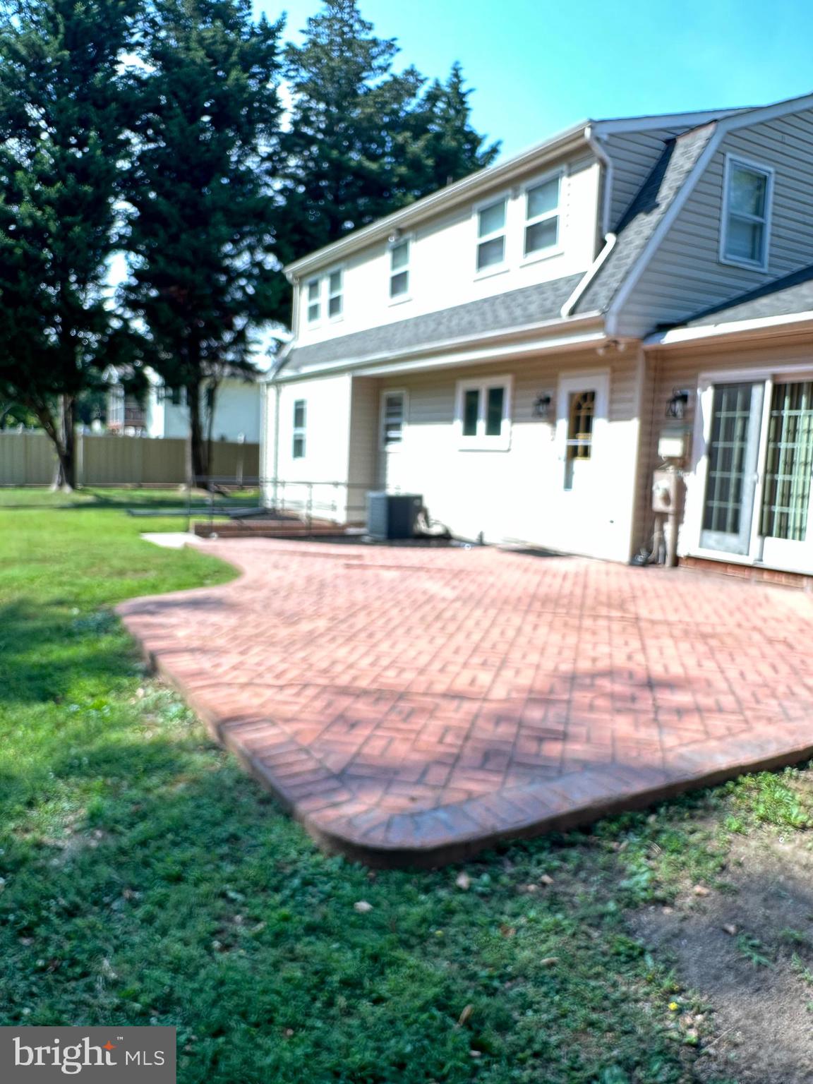 WHITE OAK ESTATES - Residential Lease