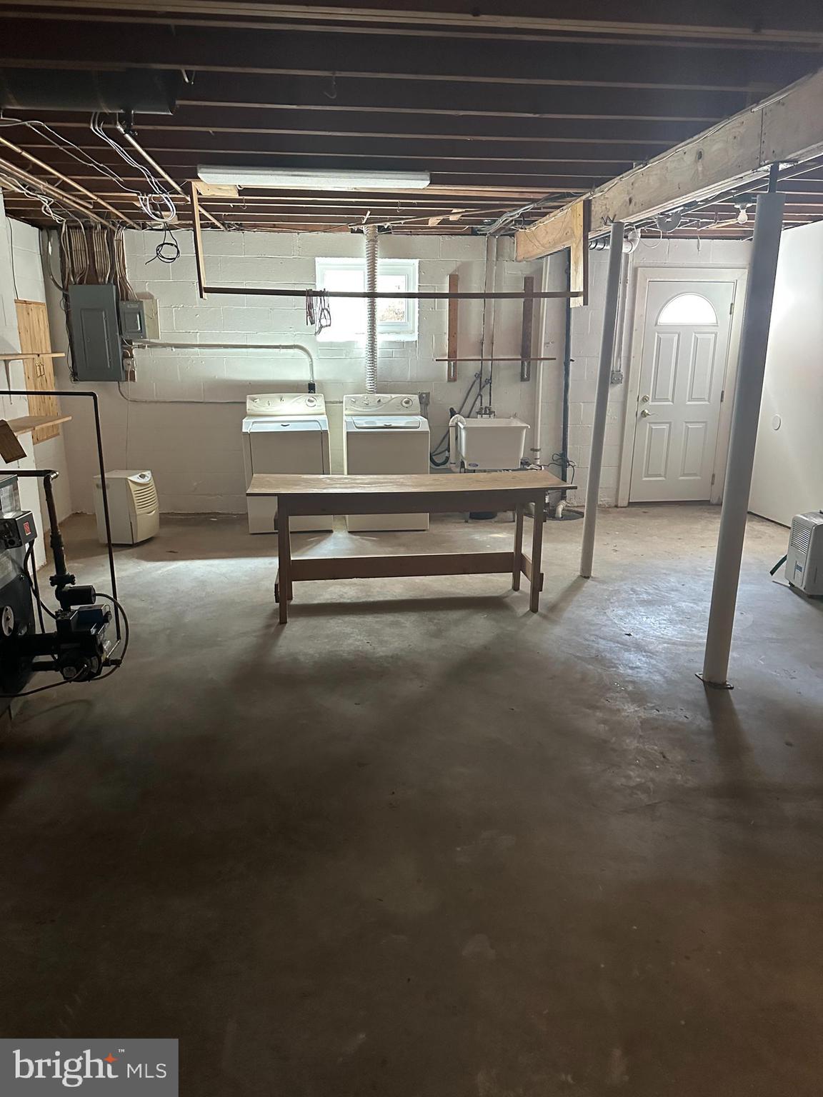 WHITE OAK ESTATES - Residential Lease