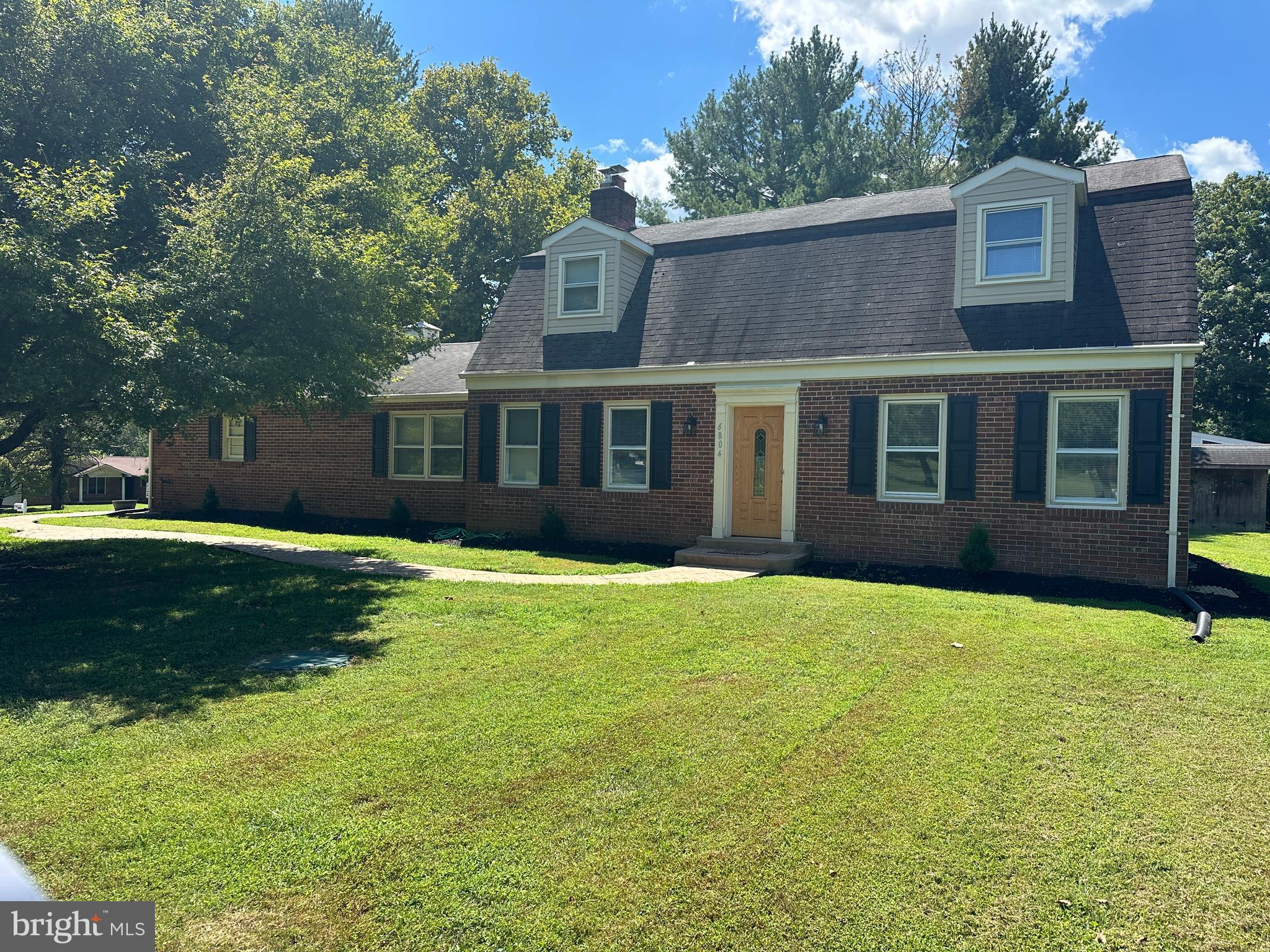 WHITE OAK ESTATES - Residential Lease