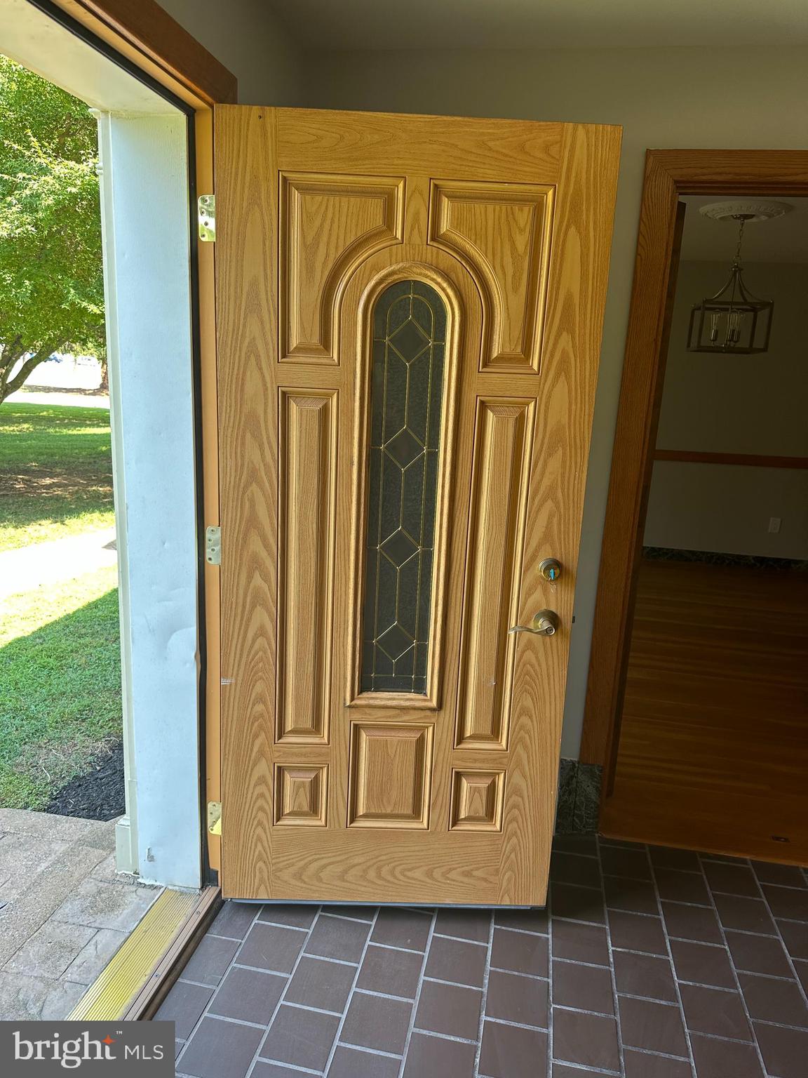 WHITE OAK ESTATES - Residential Lease