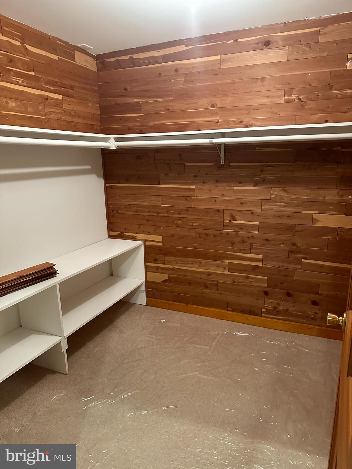 WHITE OAK ESTATES - Residential Lease