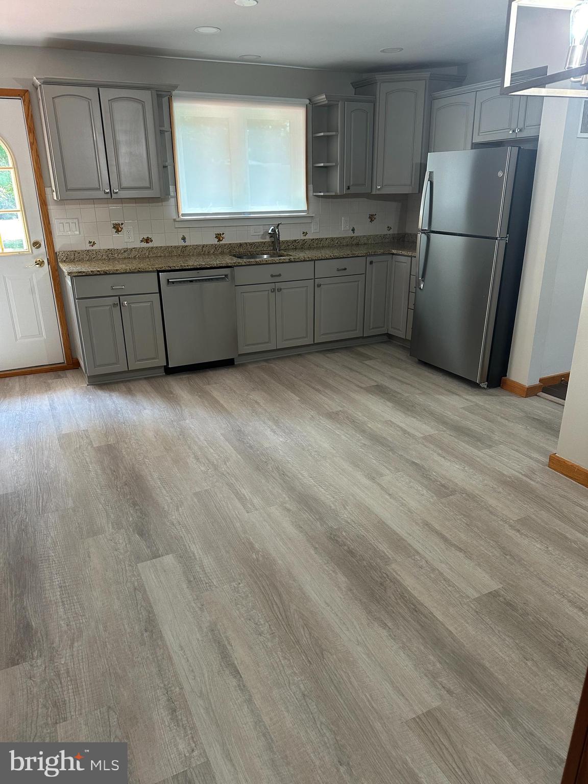 WHITE OAK ESTATES - Residential Lease