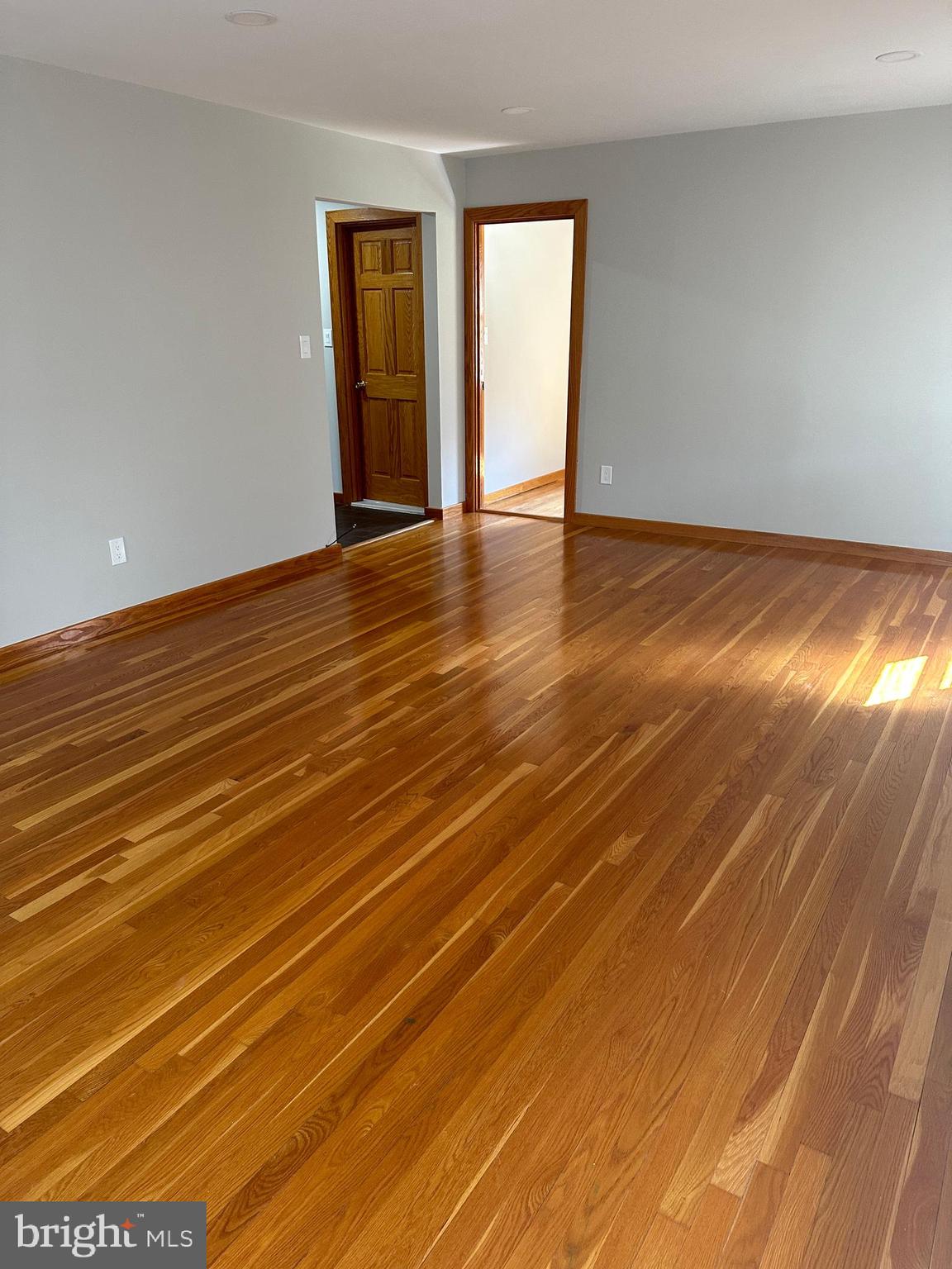 WHITE OAK ESTATES - Residential Lease