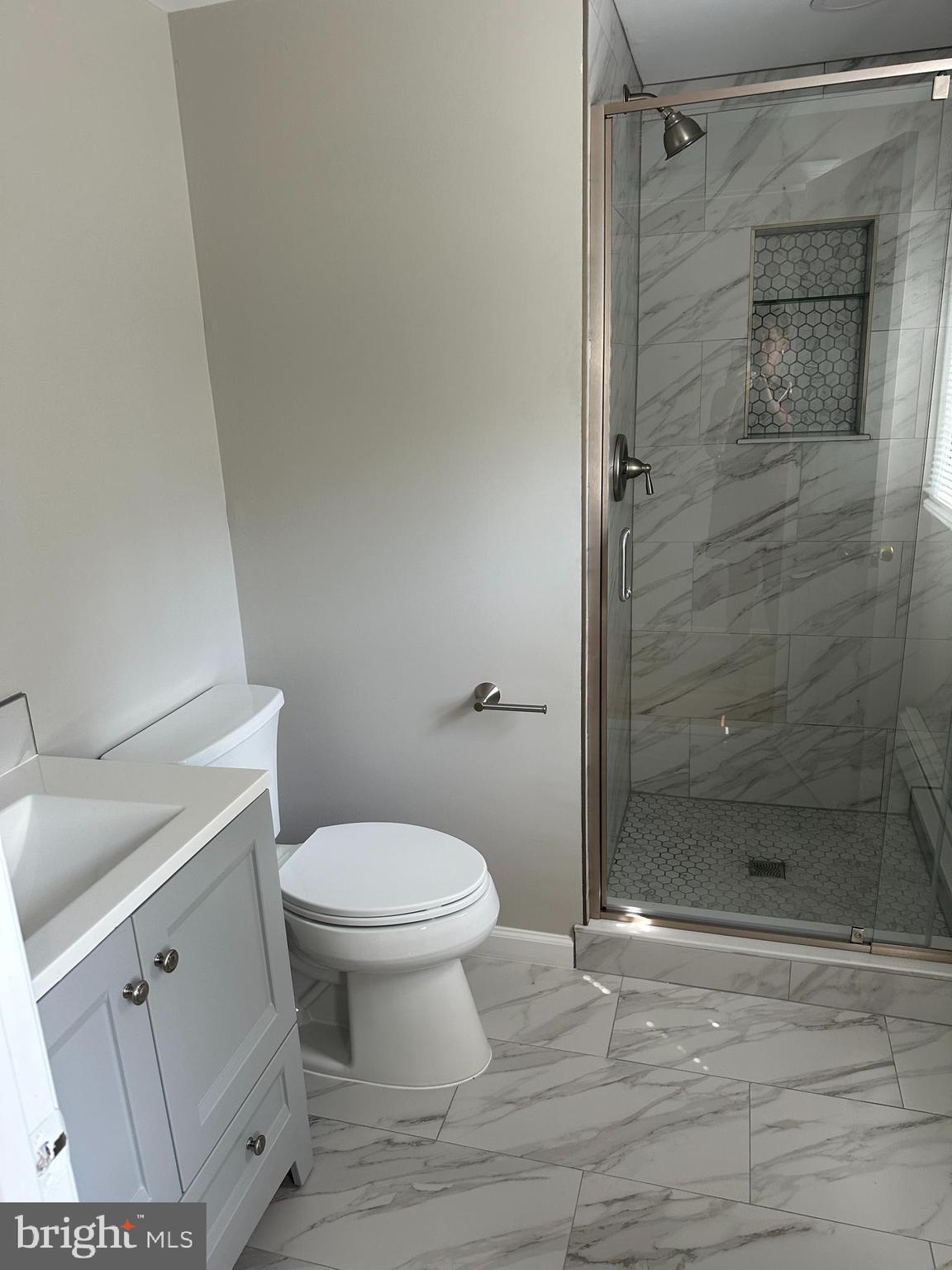 WHITE OAK ESTATES - Residential Lease