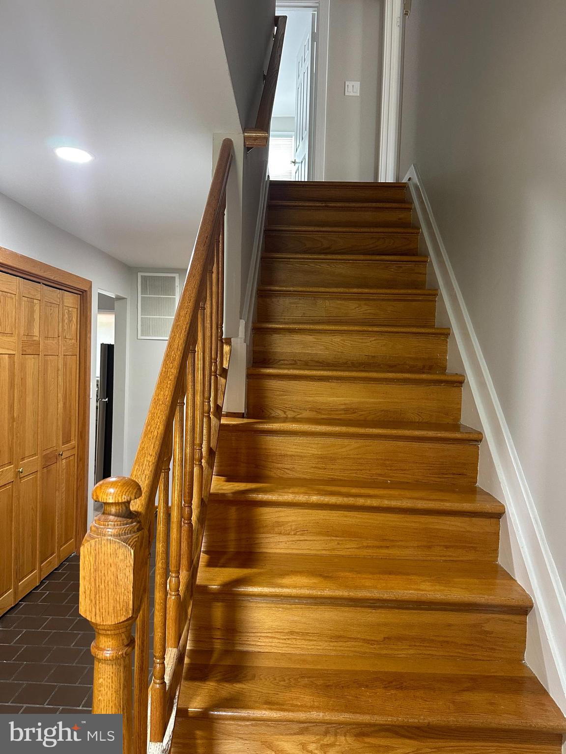 WHITE OAK ESTATES - Residential Lease