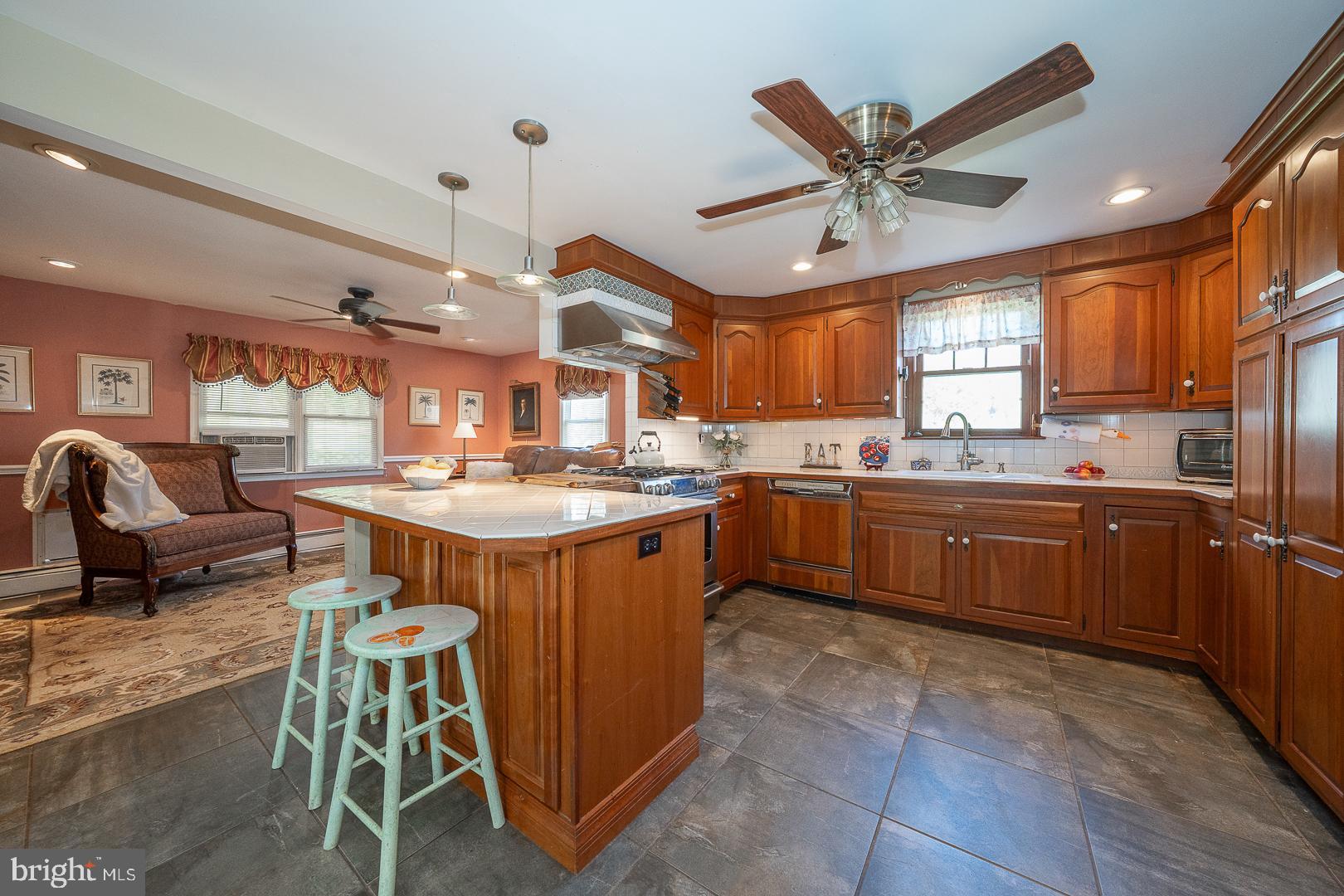 MONTGOMERY HILL - Residential