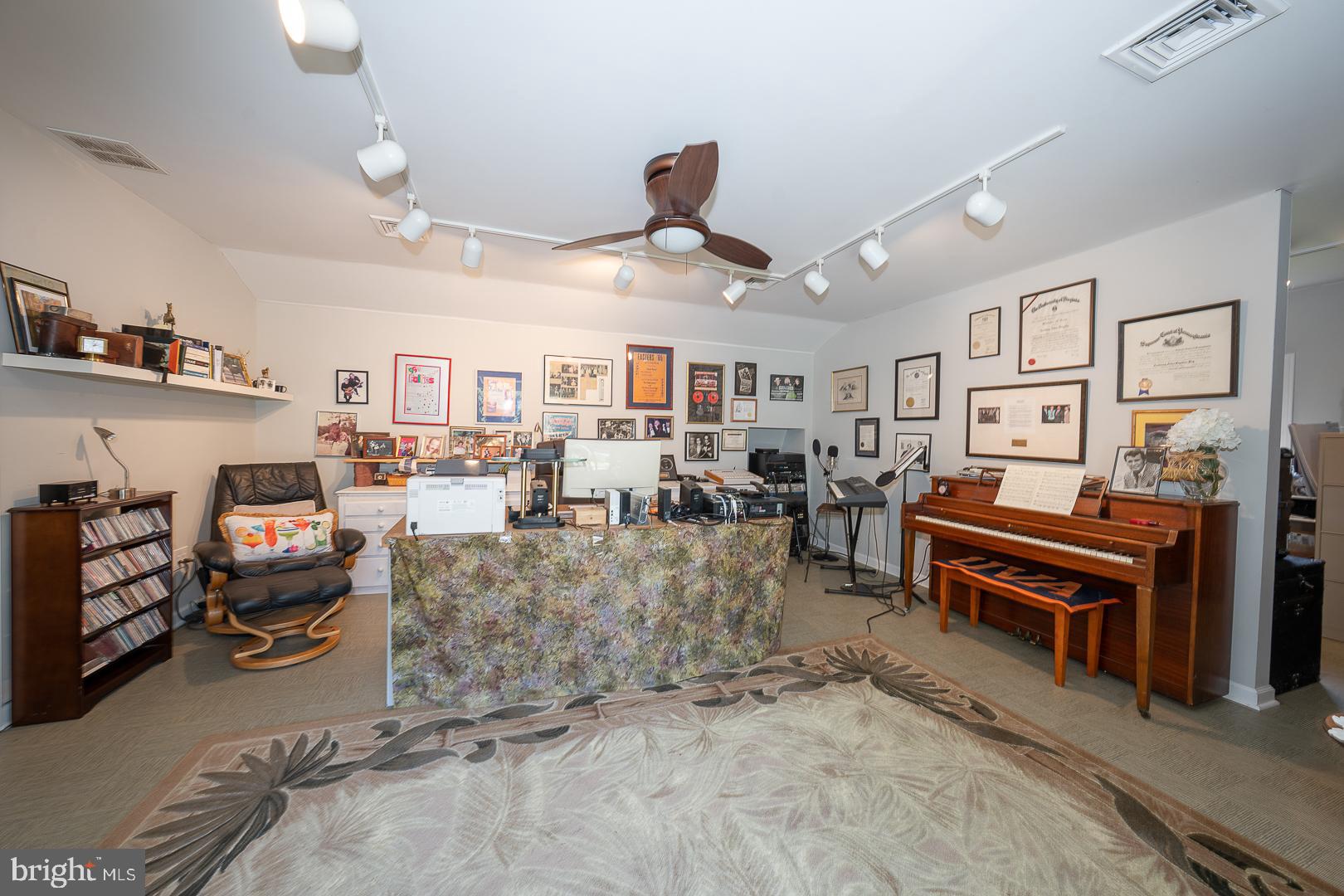 MONTGOMERY HILL - Residential