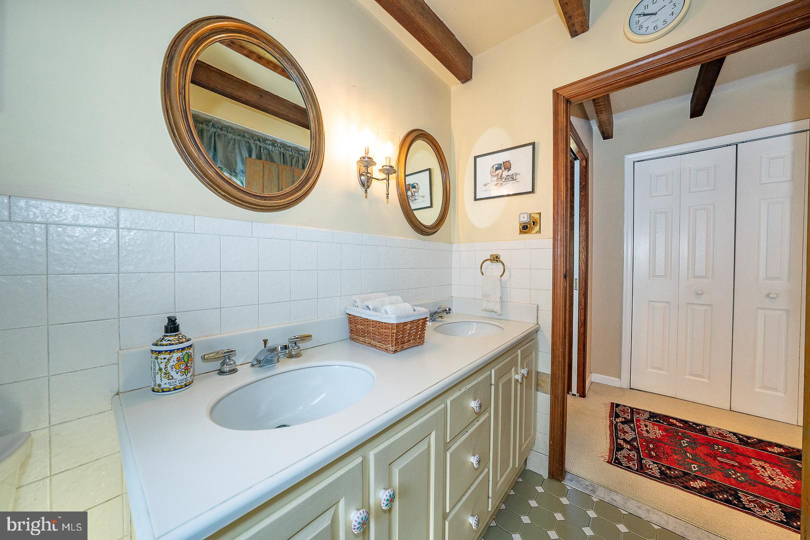 MONTGOMERY HILL - Residential