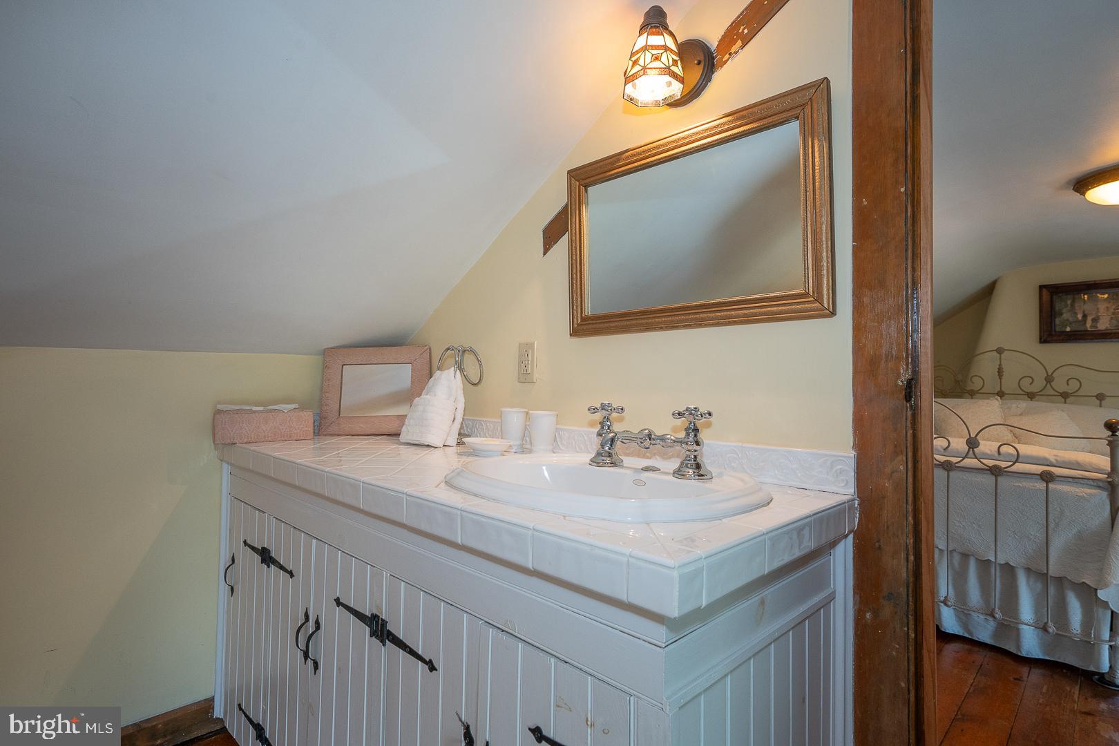 MONTGOMERY HILL - Residential