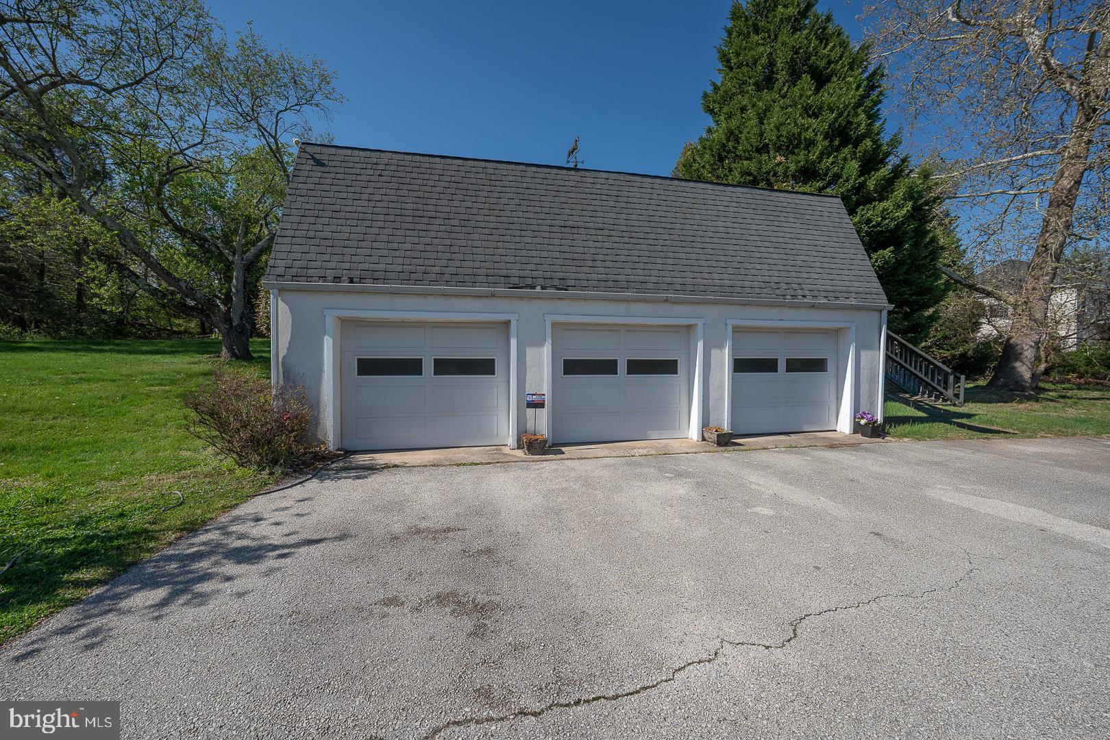 MONTGOMERY HILL - Residential