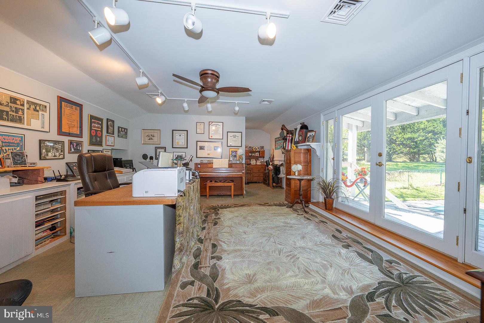 MONTGOMERY HILL - Residential