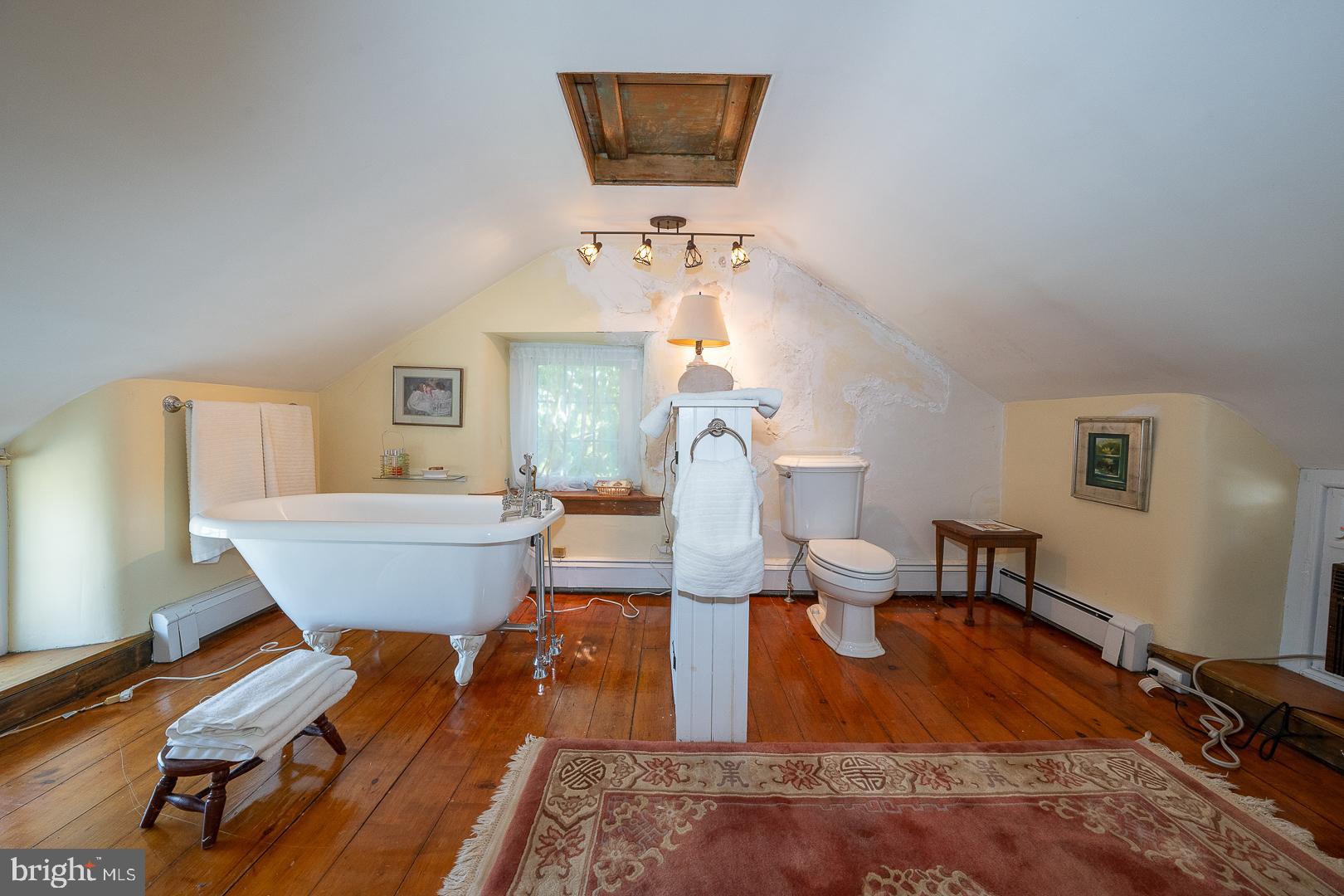 MONTGOMERY HILL - Residential