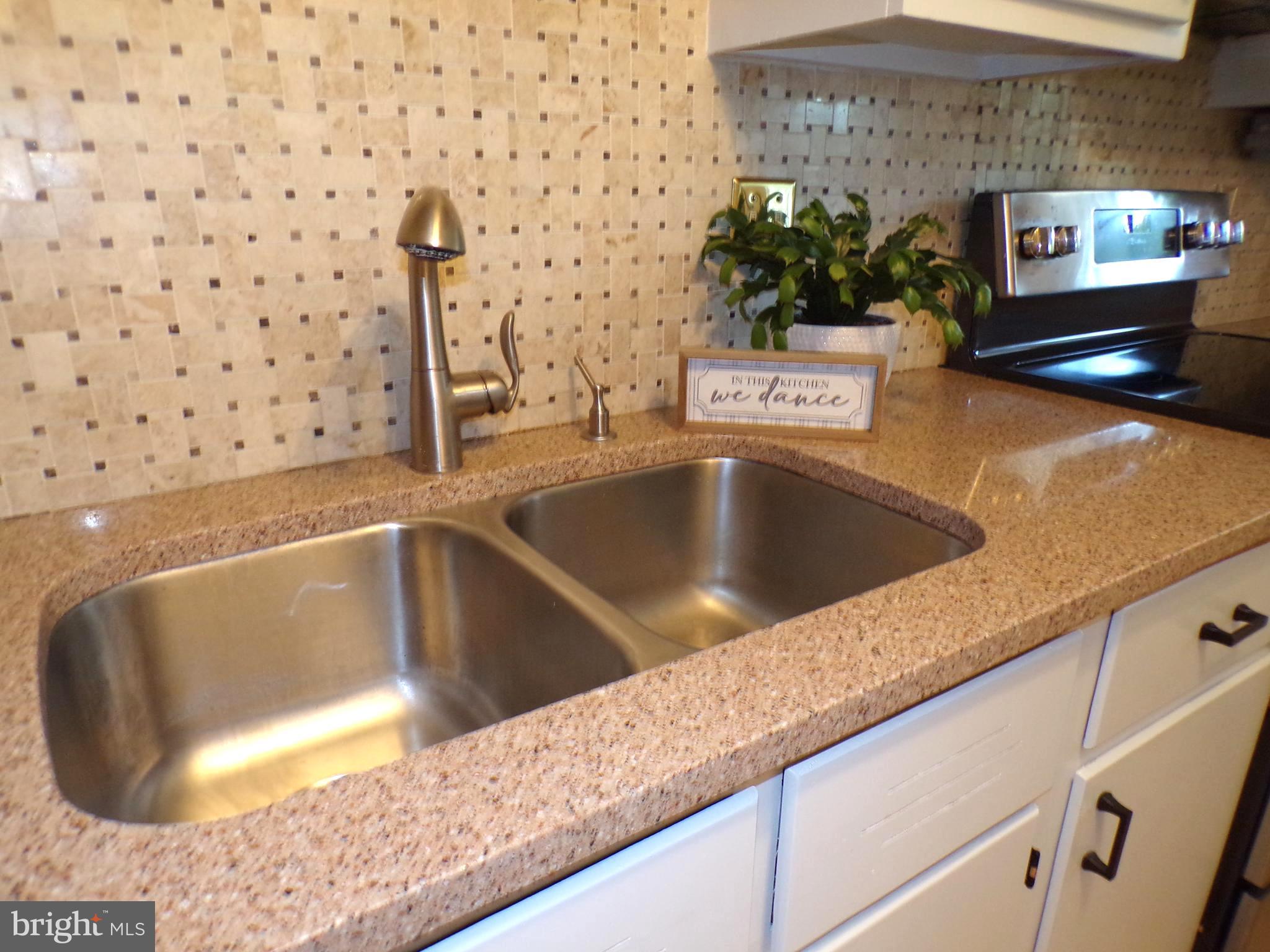 TWIN CREEK PLAZA - Residential