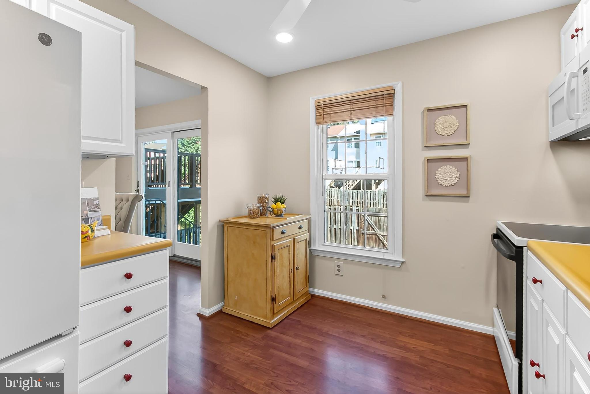 DUNN LORING VILLAGE - Residential