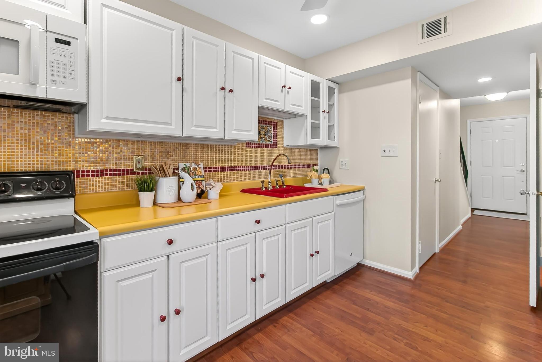 DUNN LORING VILLAGE - Residential