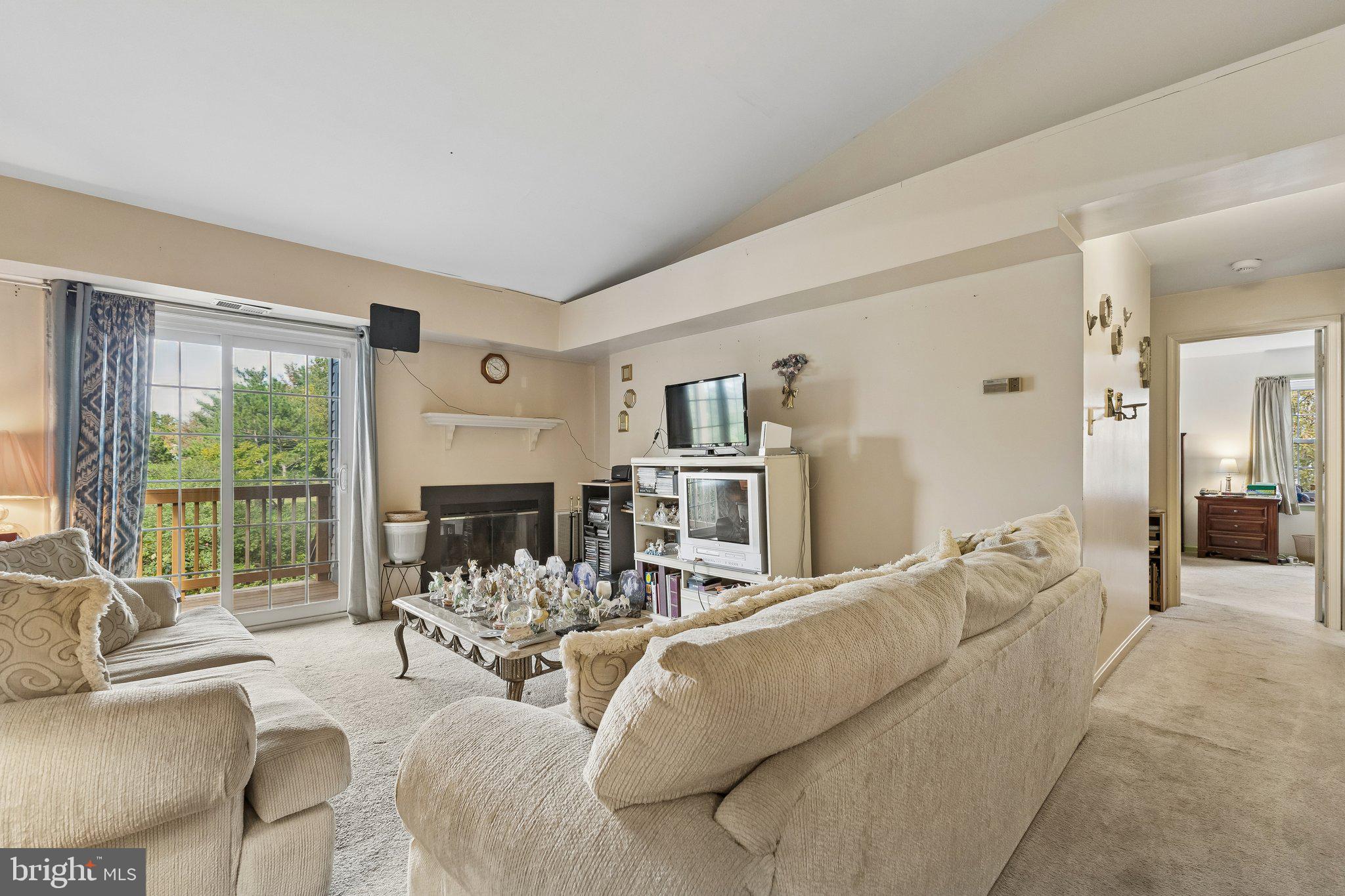 6908 VICTORIA DRIVE I
