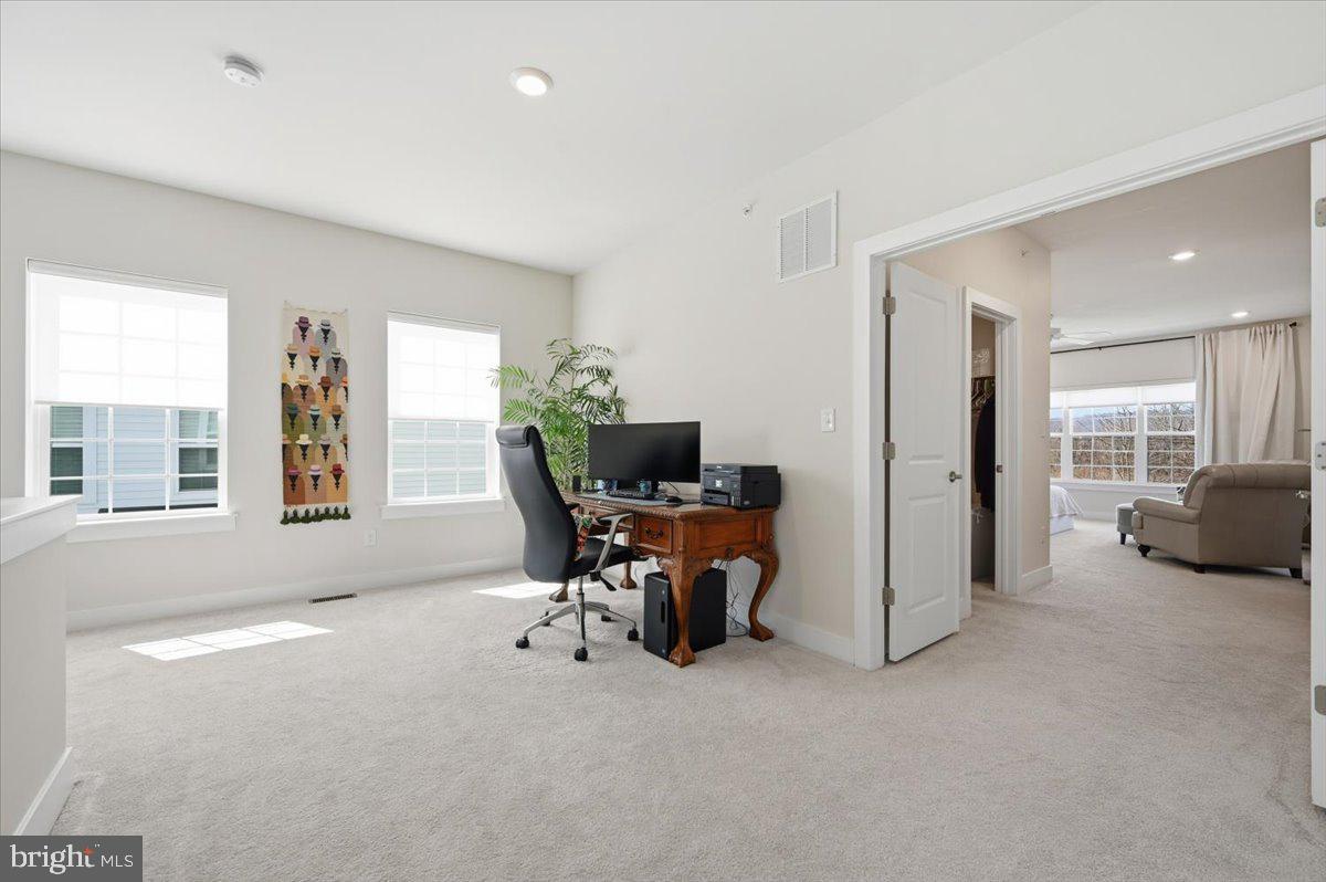 LOCHIEL FARM - Residential