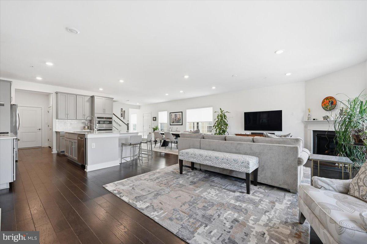 LOCHIEL FARM - Residential