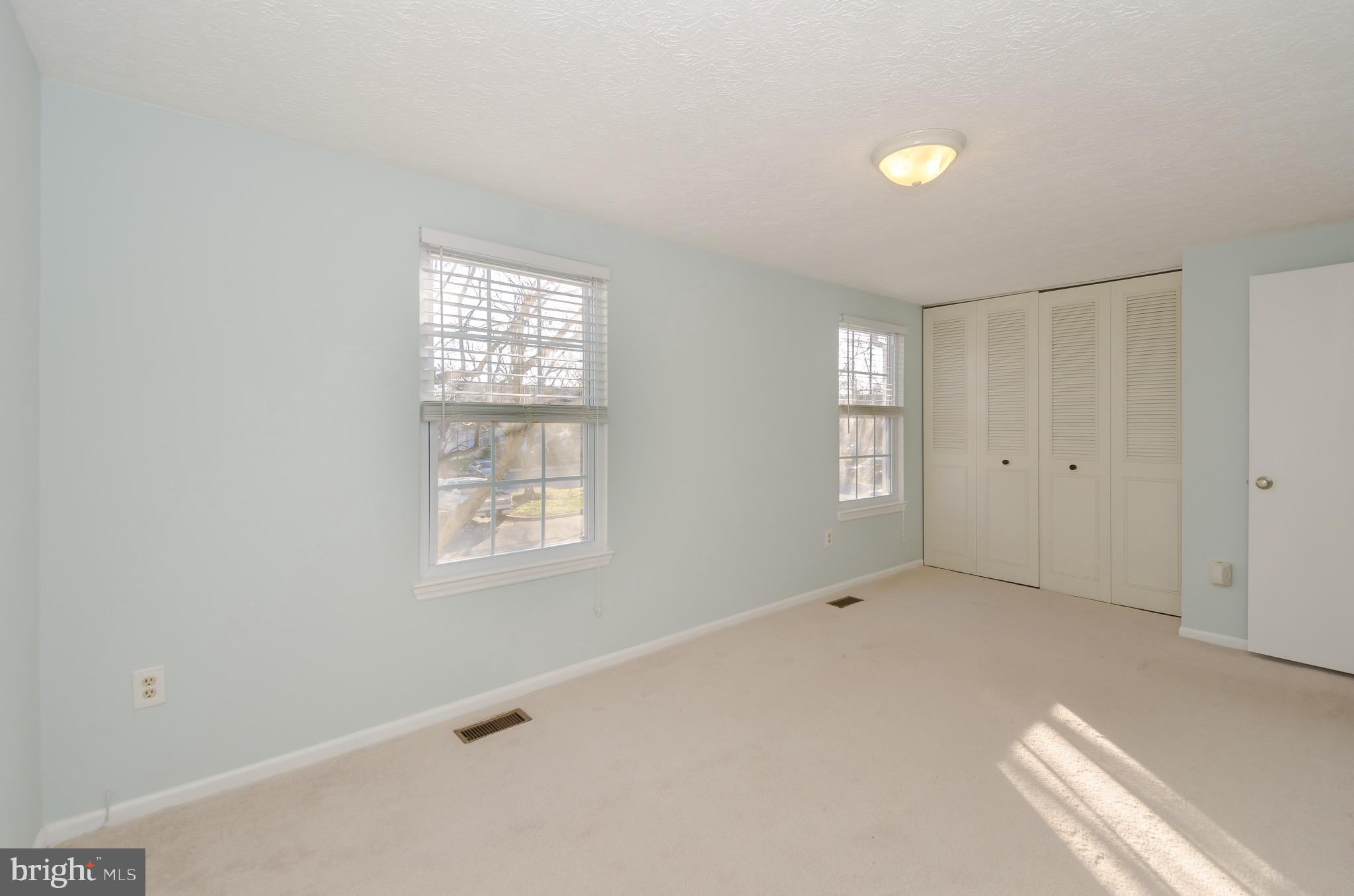 OAK POND - Residential