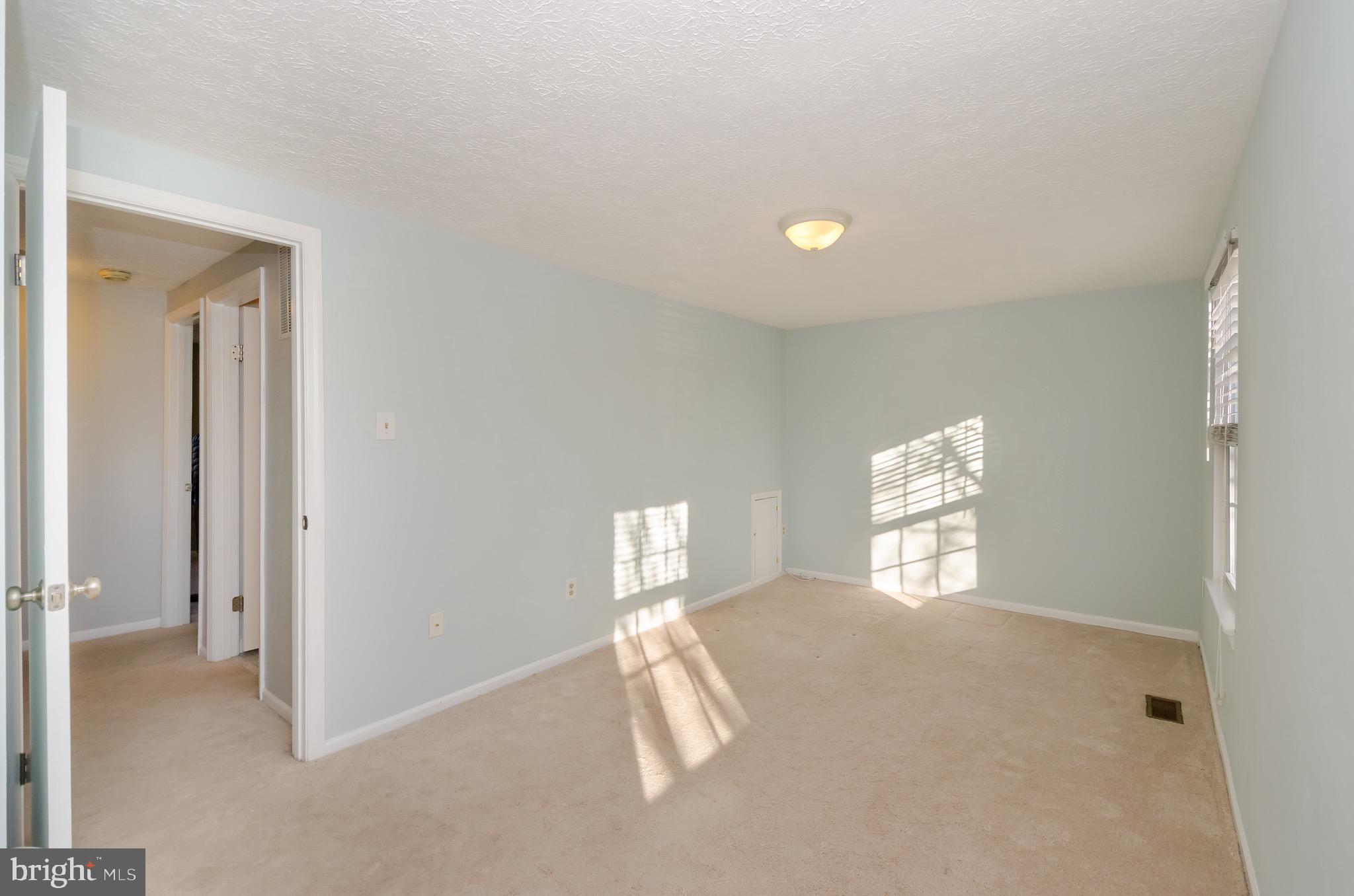 OAK POND - Residential