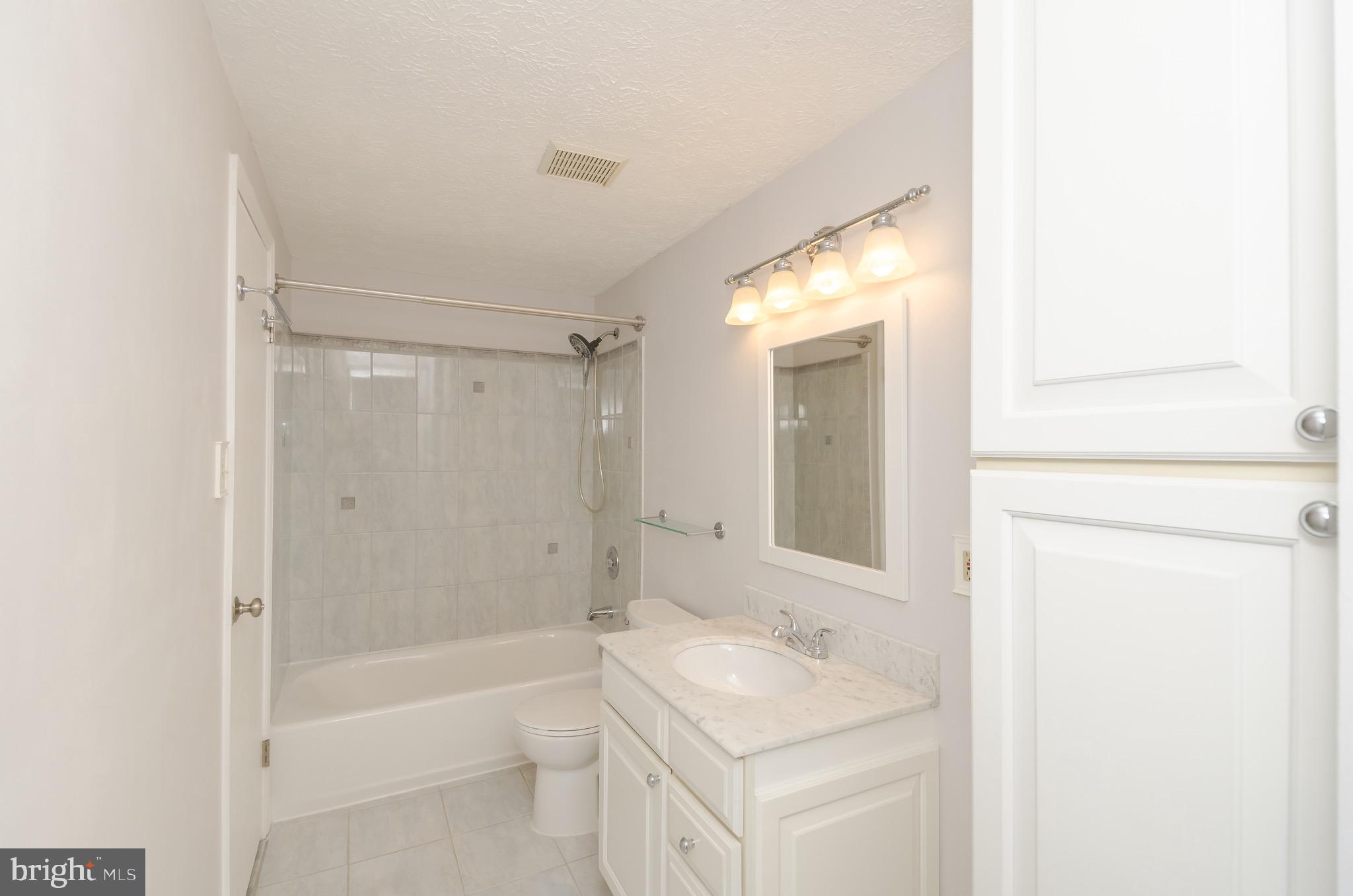 OAK POND - Residential