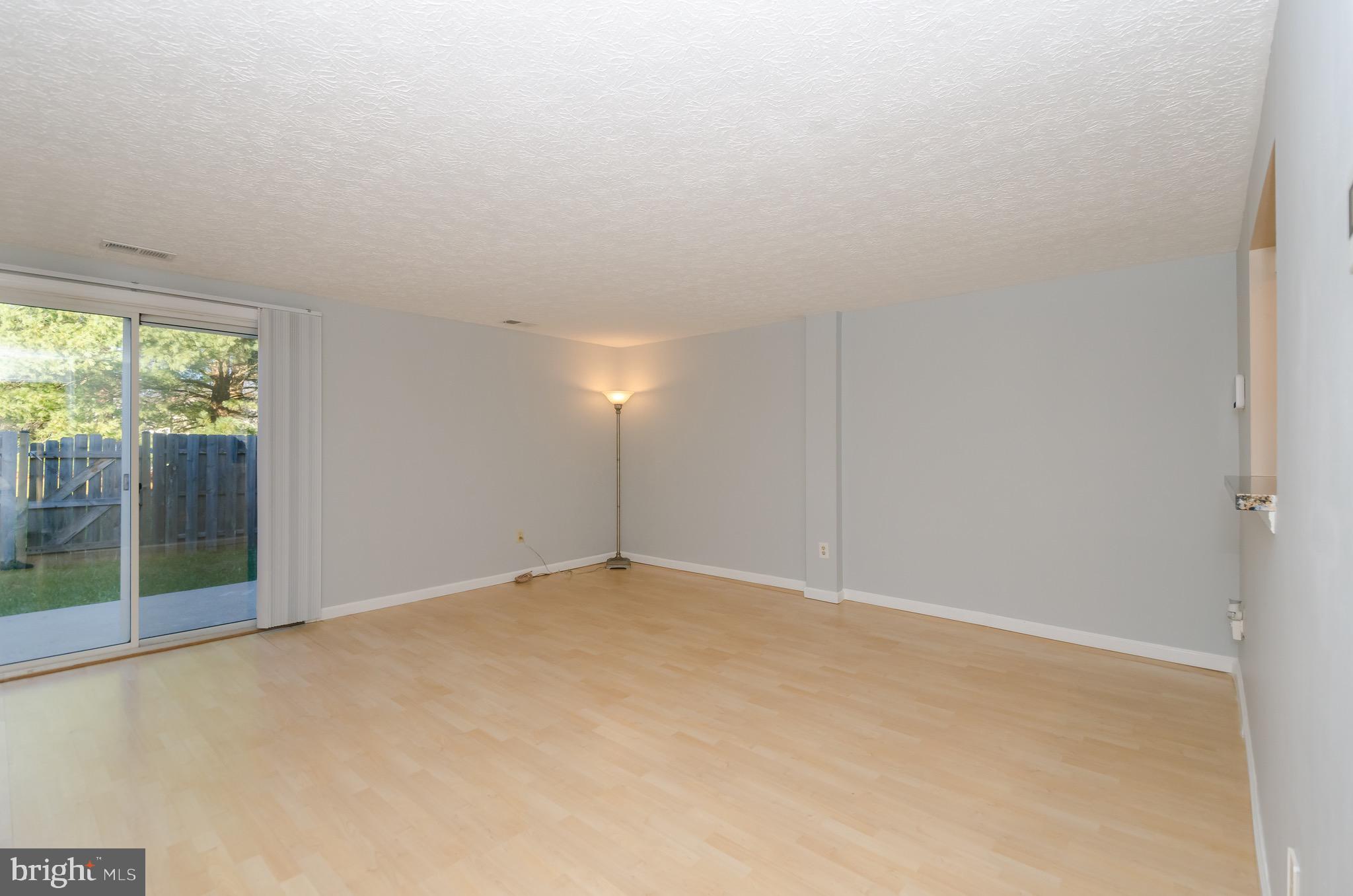 OAK POND - Residential