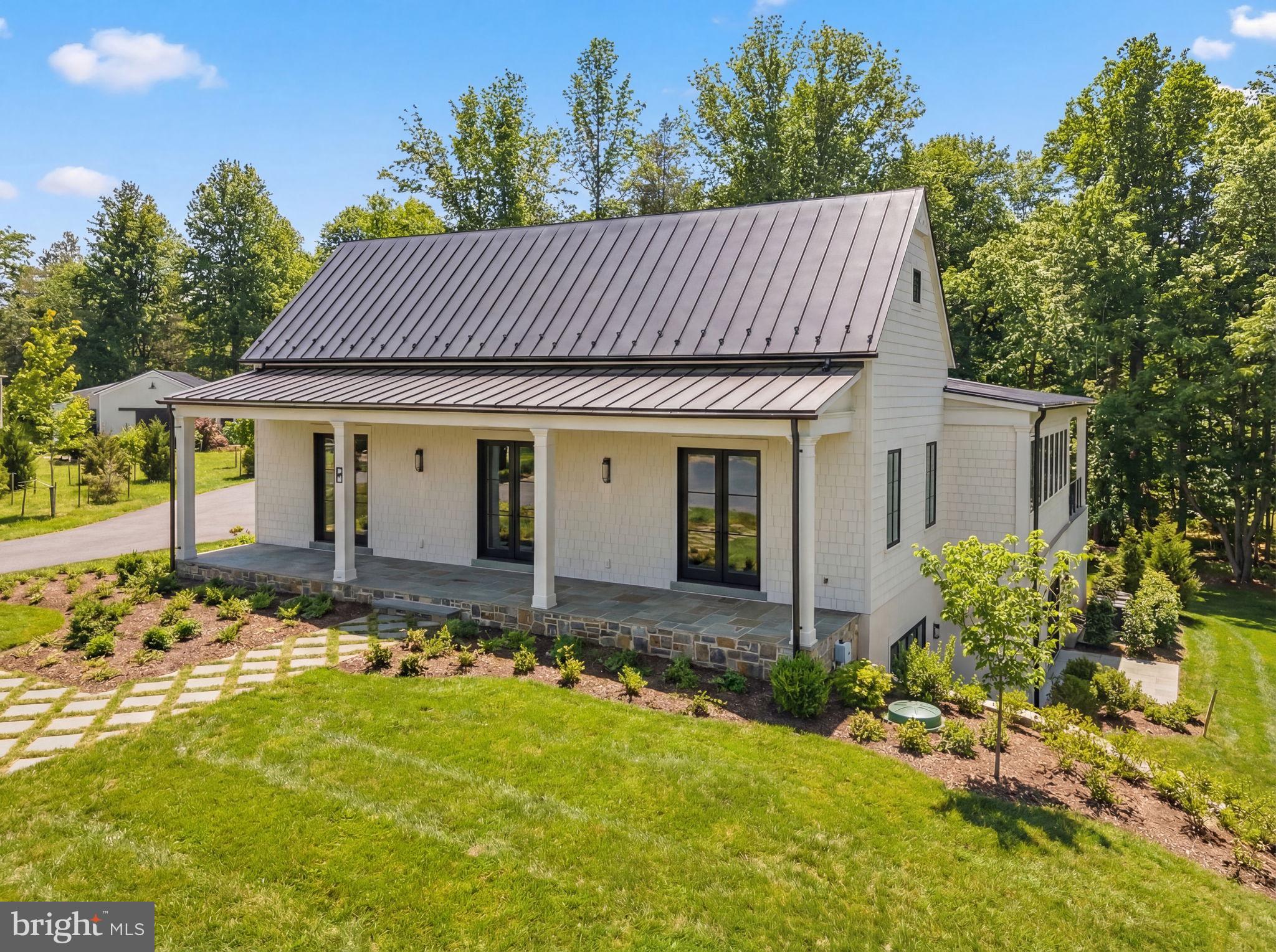 4 FOXTROT KNOLL LANE