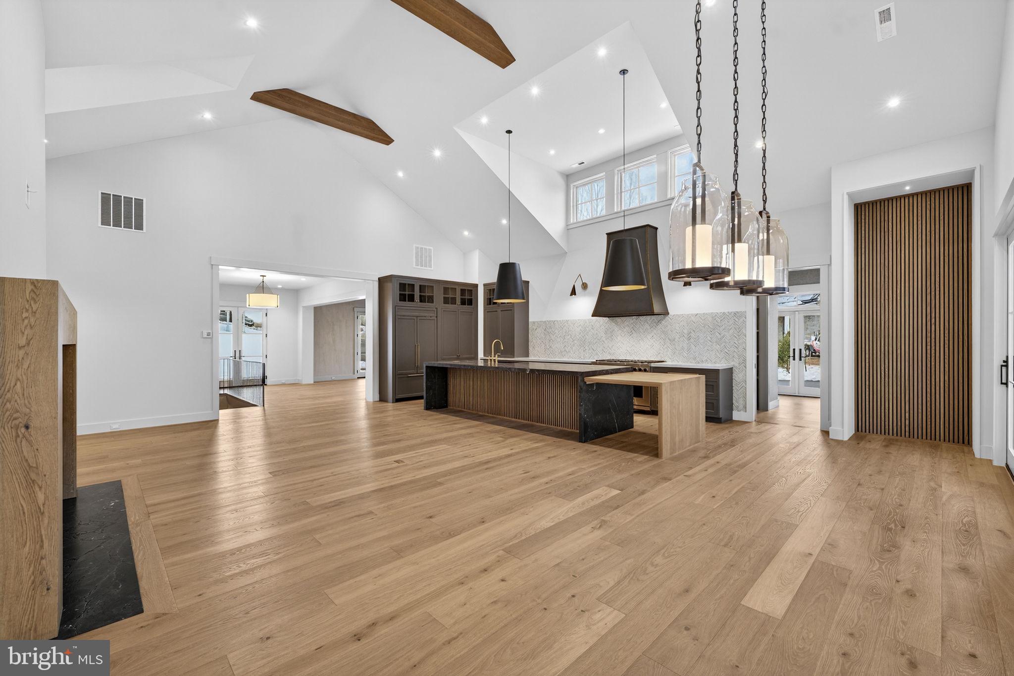 4 FOXTROT KNOLL LANE