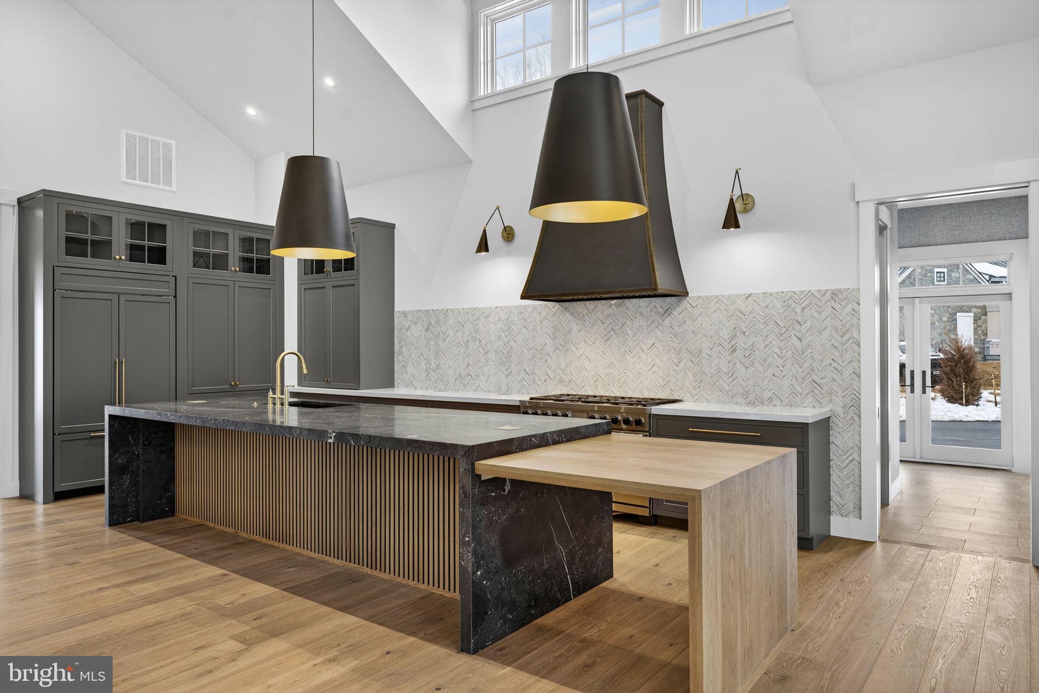 4 FOXTROT KNOLL LANE