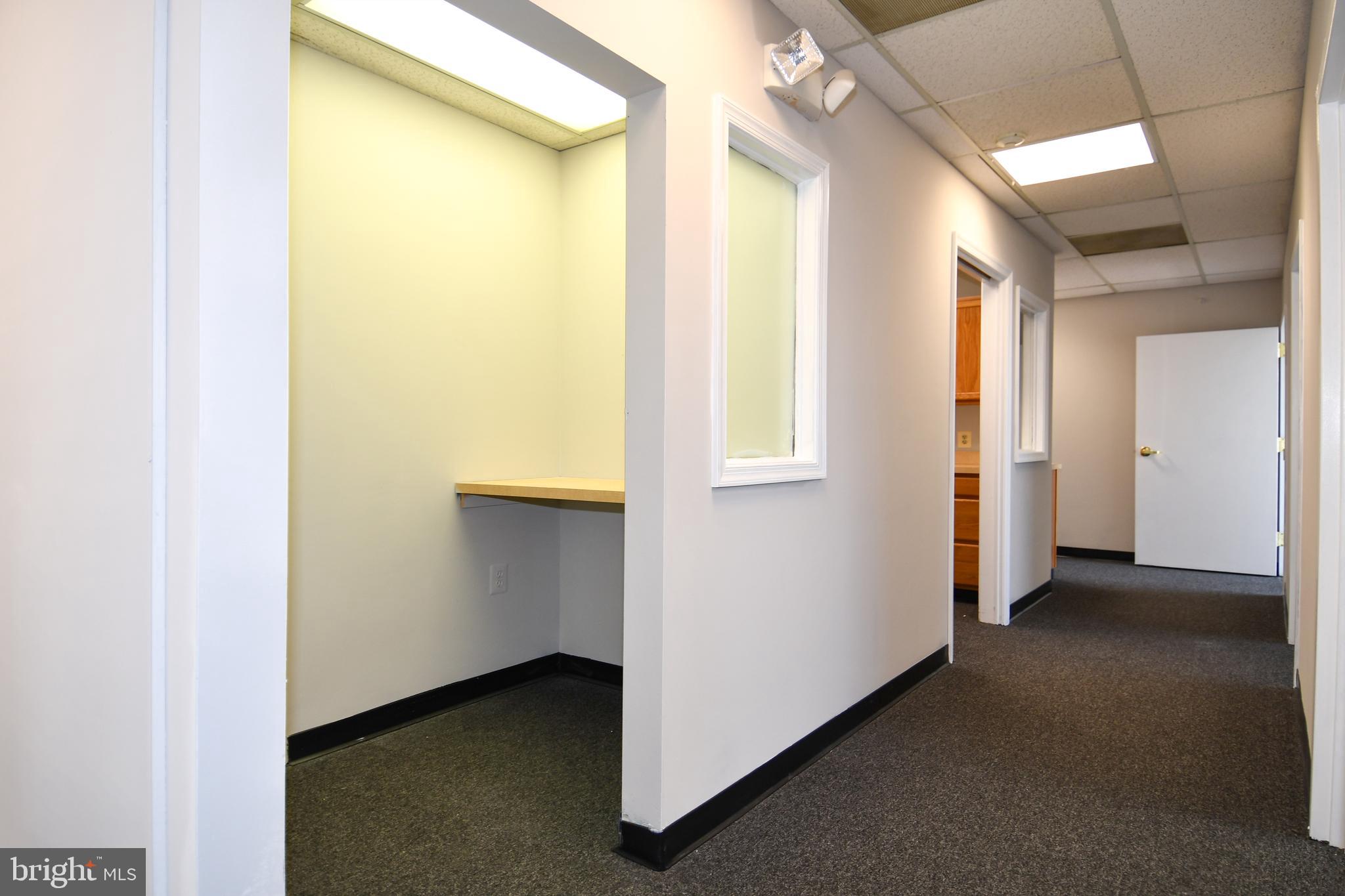 HAMILTON CENTER - Commercial Lease