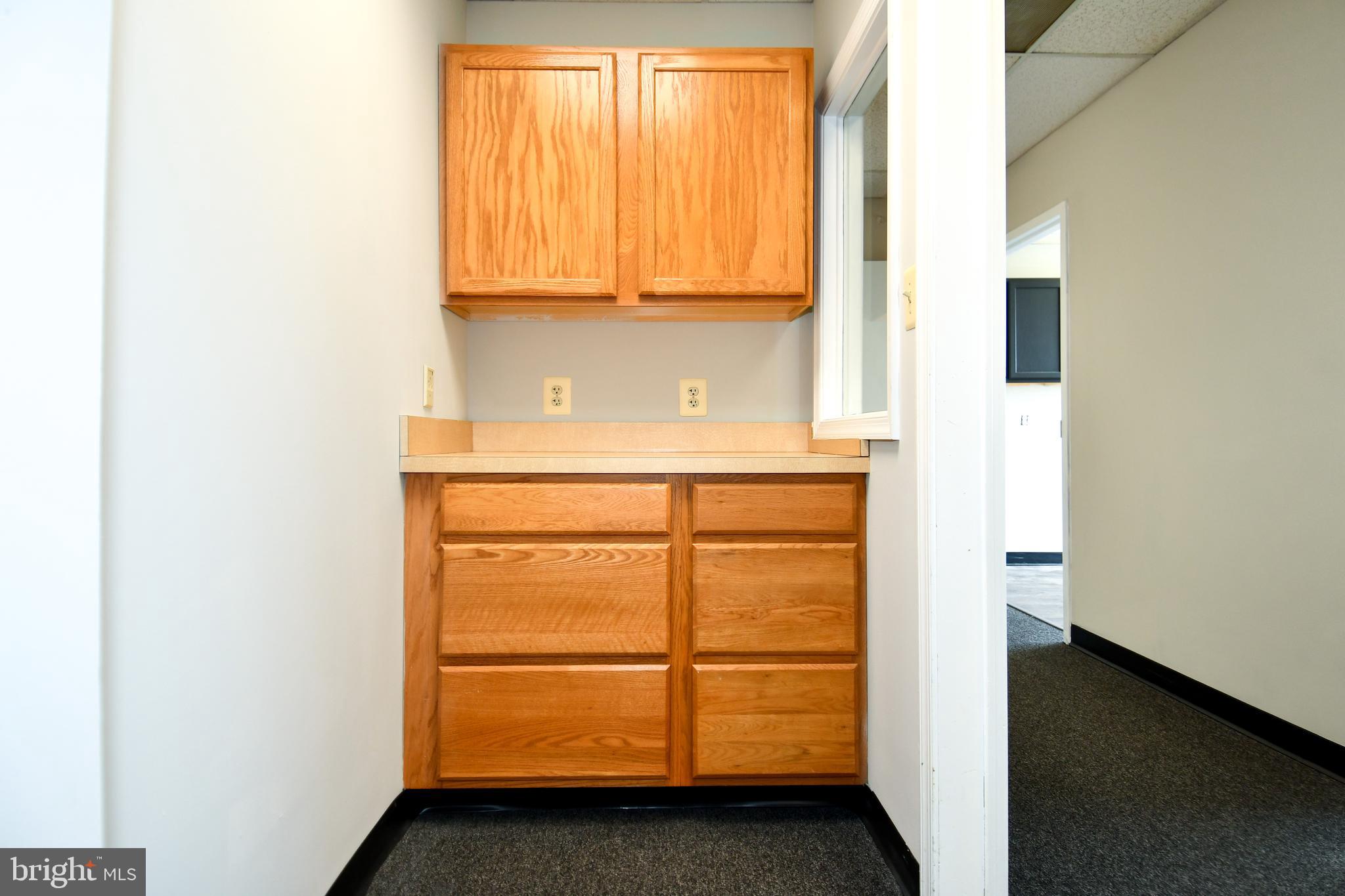 HAMILTON CENTER - Commercial Lease