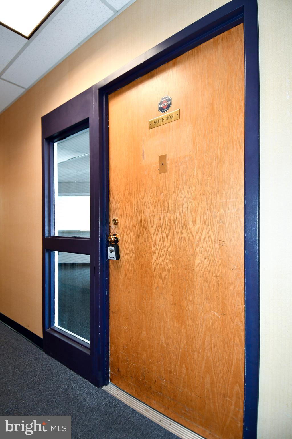 HAMILTON CENTER - Commercial Lease