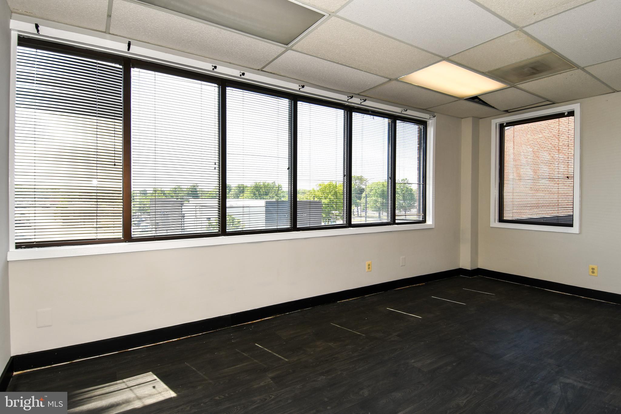 HAMILTON CENTER - Commercial Lease