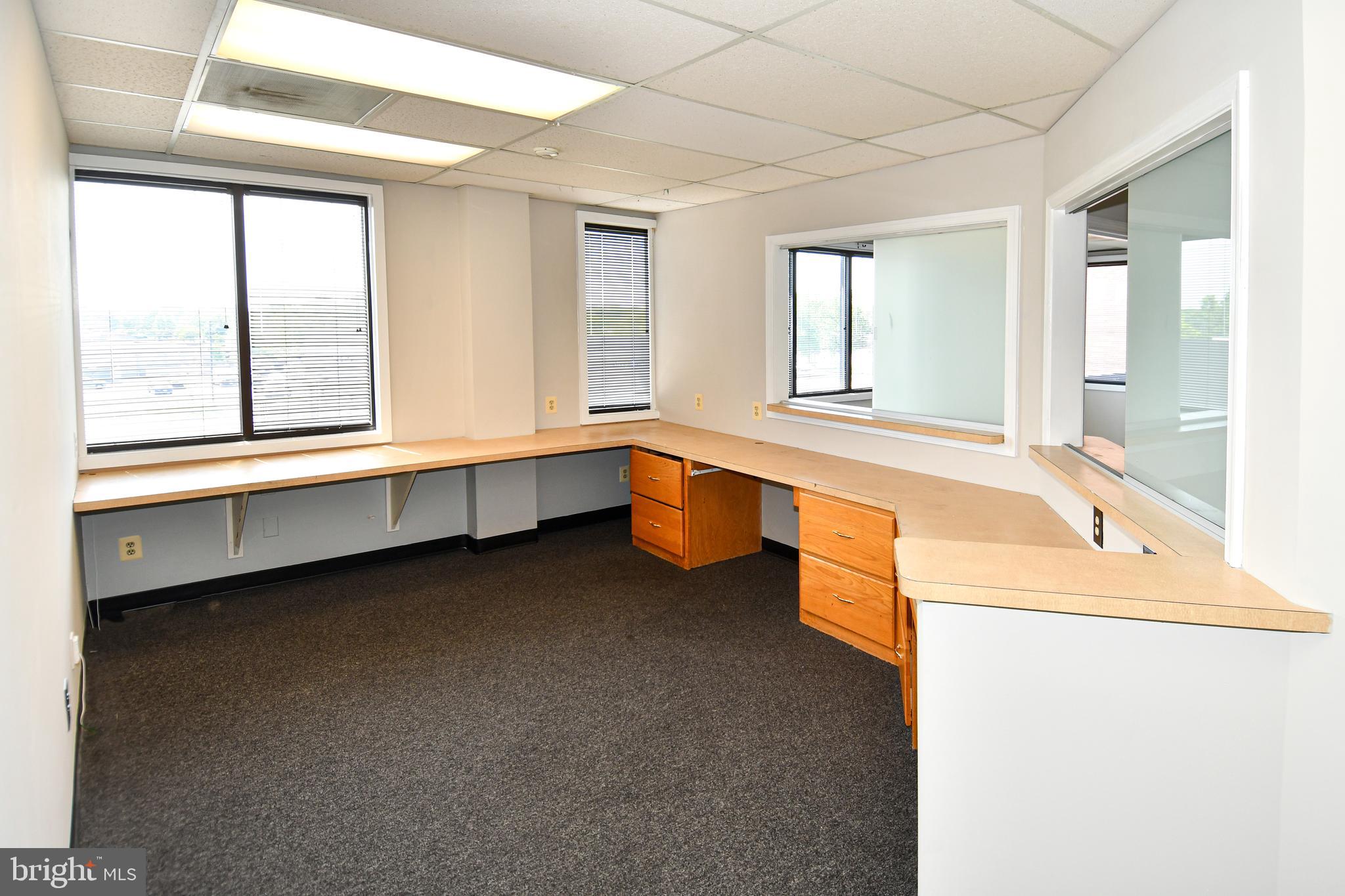 HAMILTON CENTER - Commercial Lease