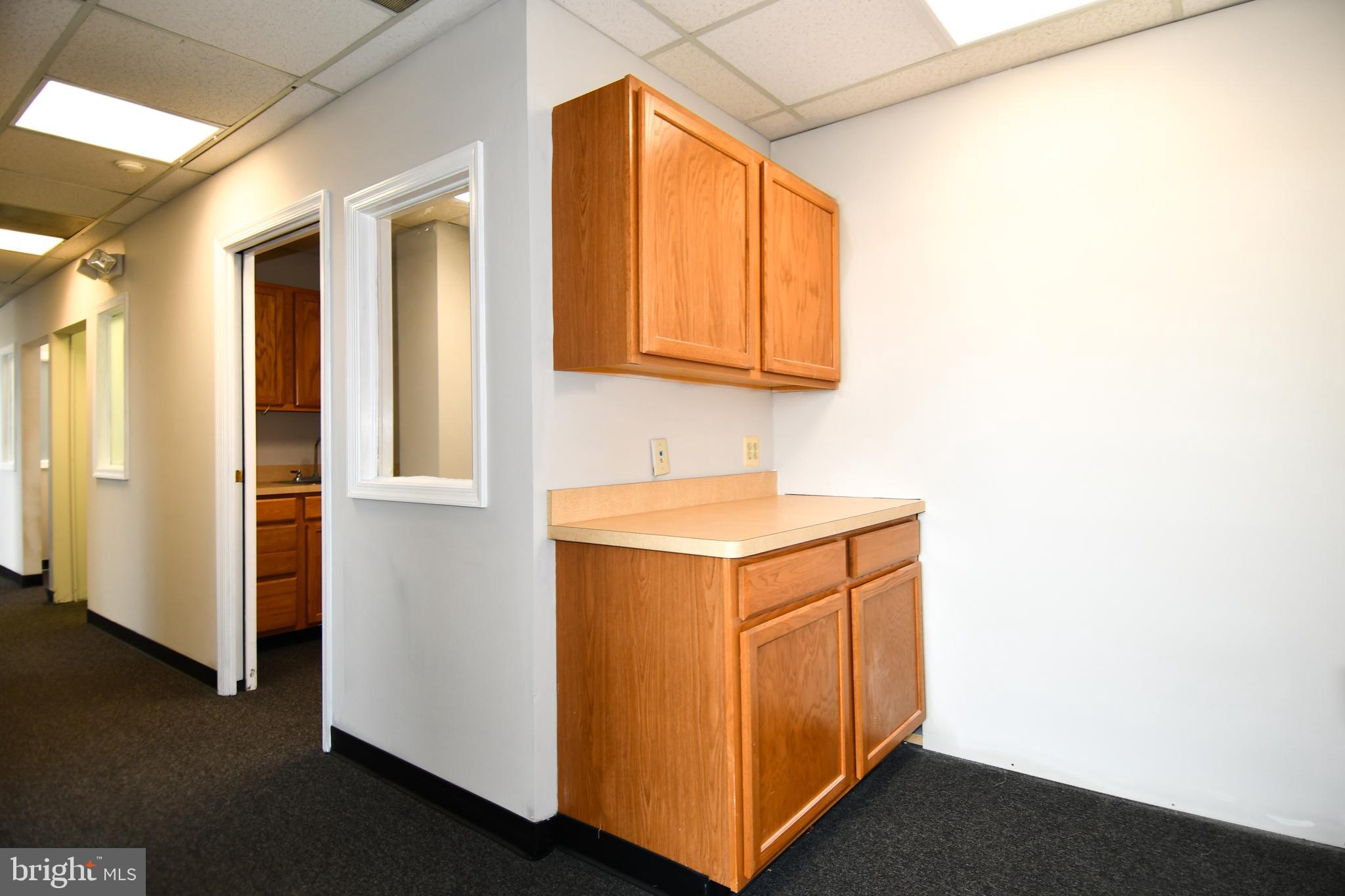 HAMILTON CENTER - Commercial Lease