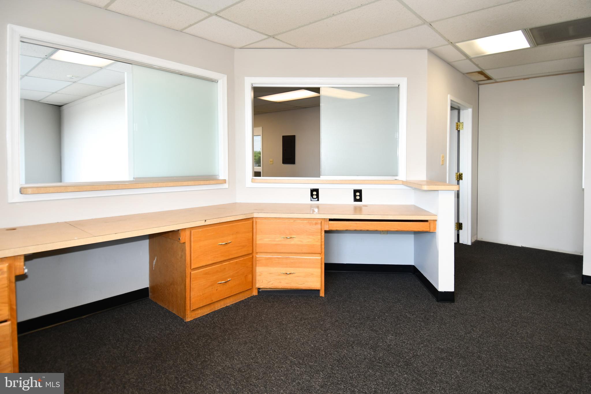 HAMILTON CENTER - Commercial Lease