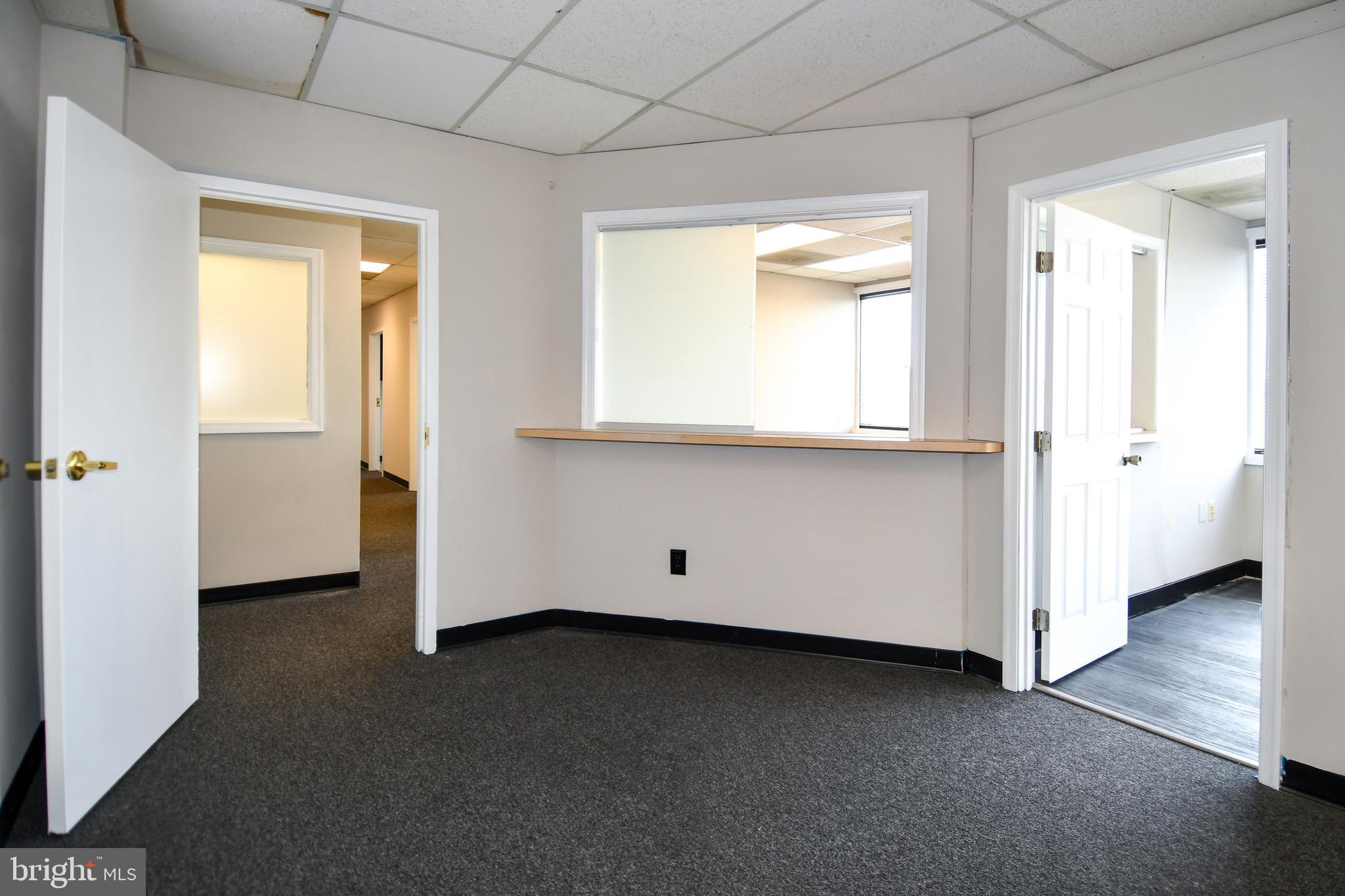 HAMILTON CENTER - Commercial Lease