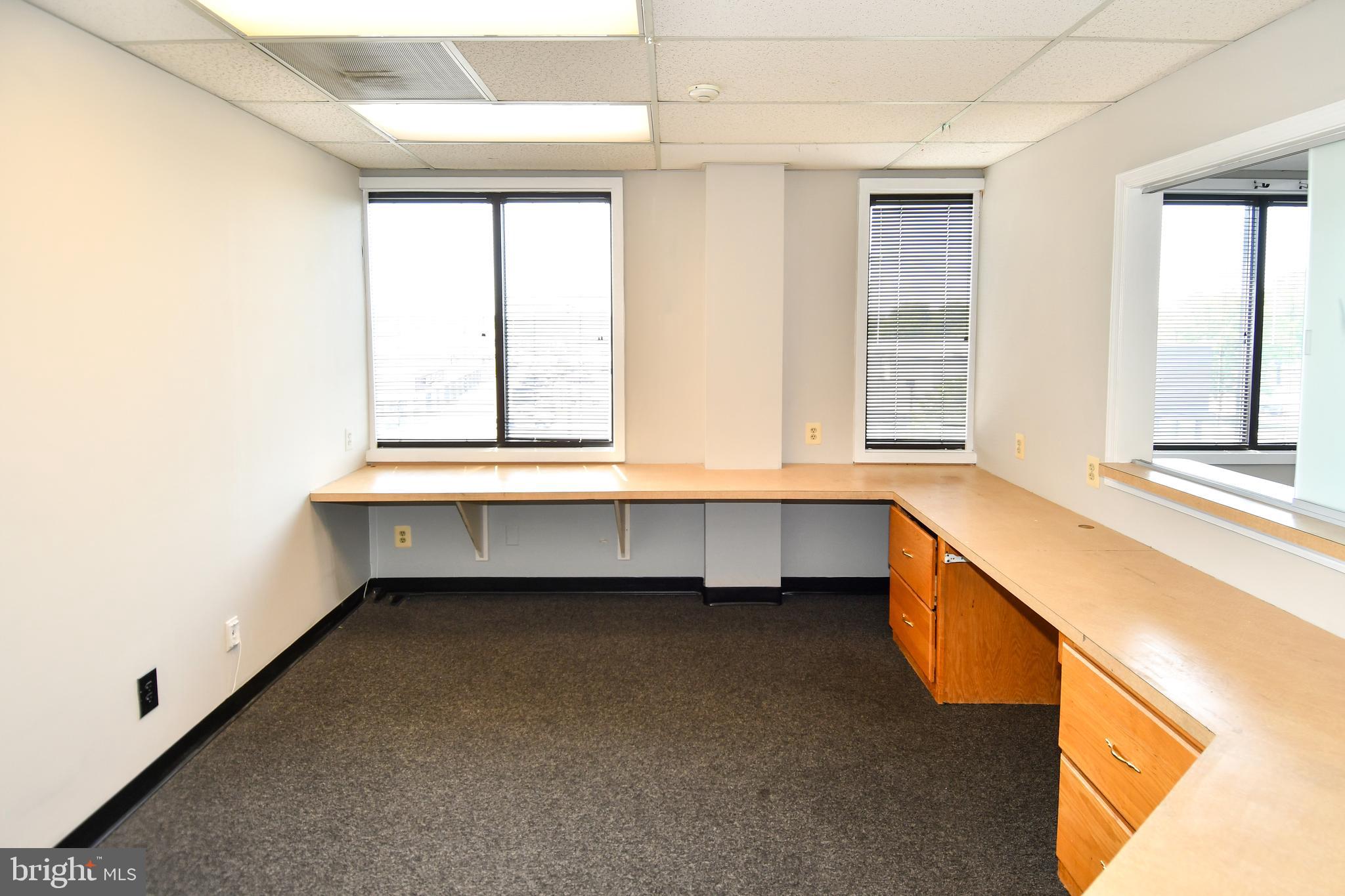 HAMILTON CENTER - Commercial Lease