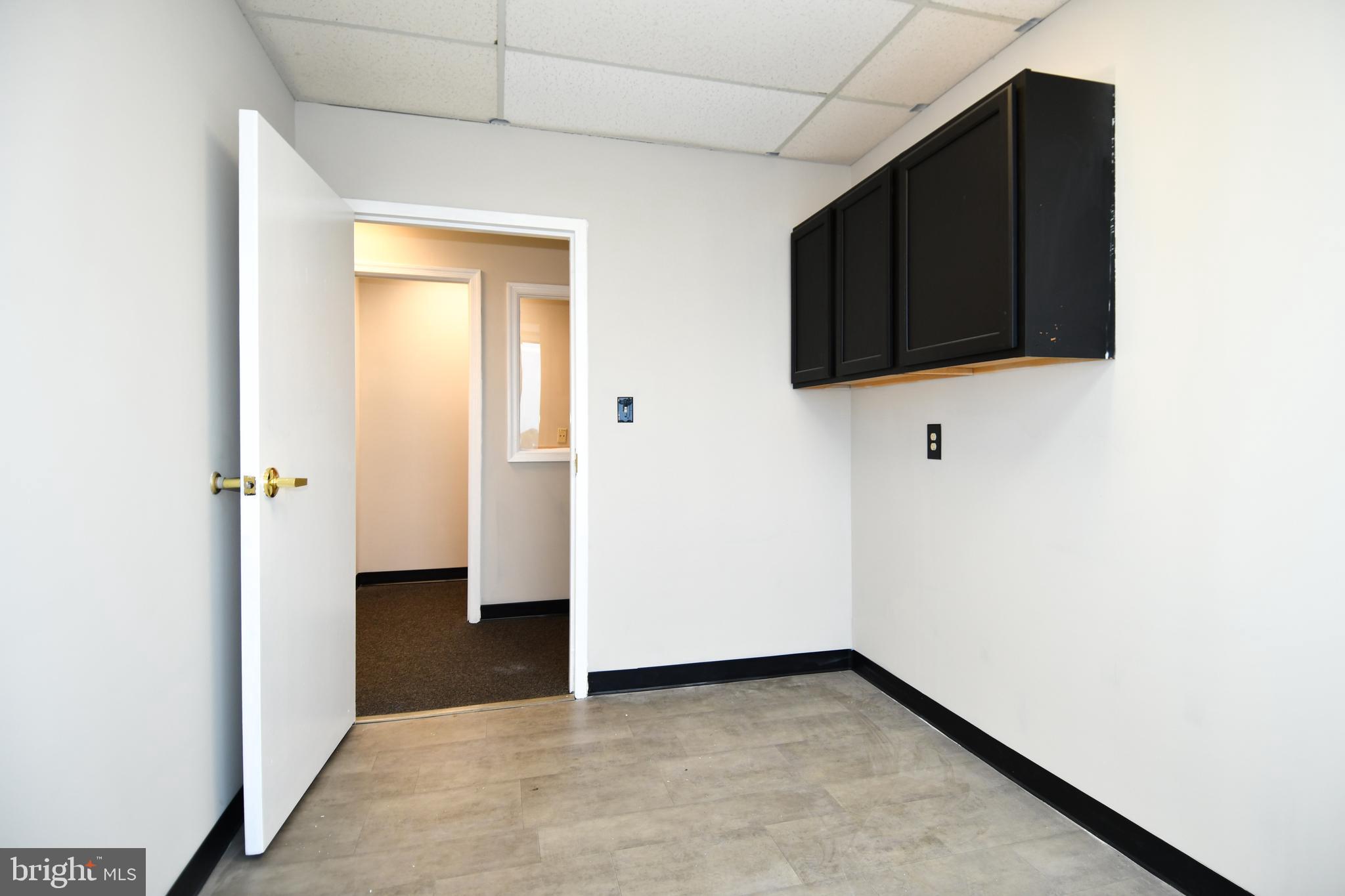 HAMILTON CENTER - Commercial Lease