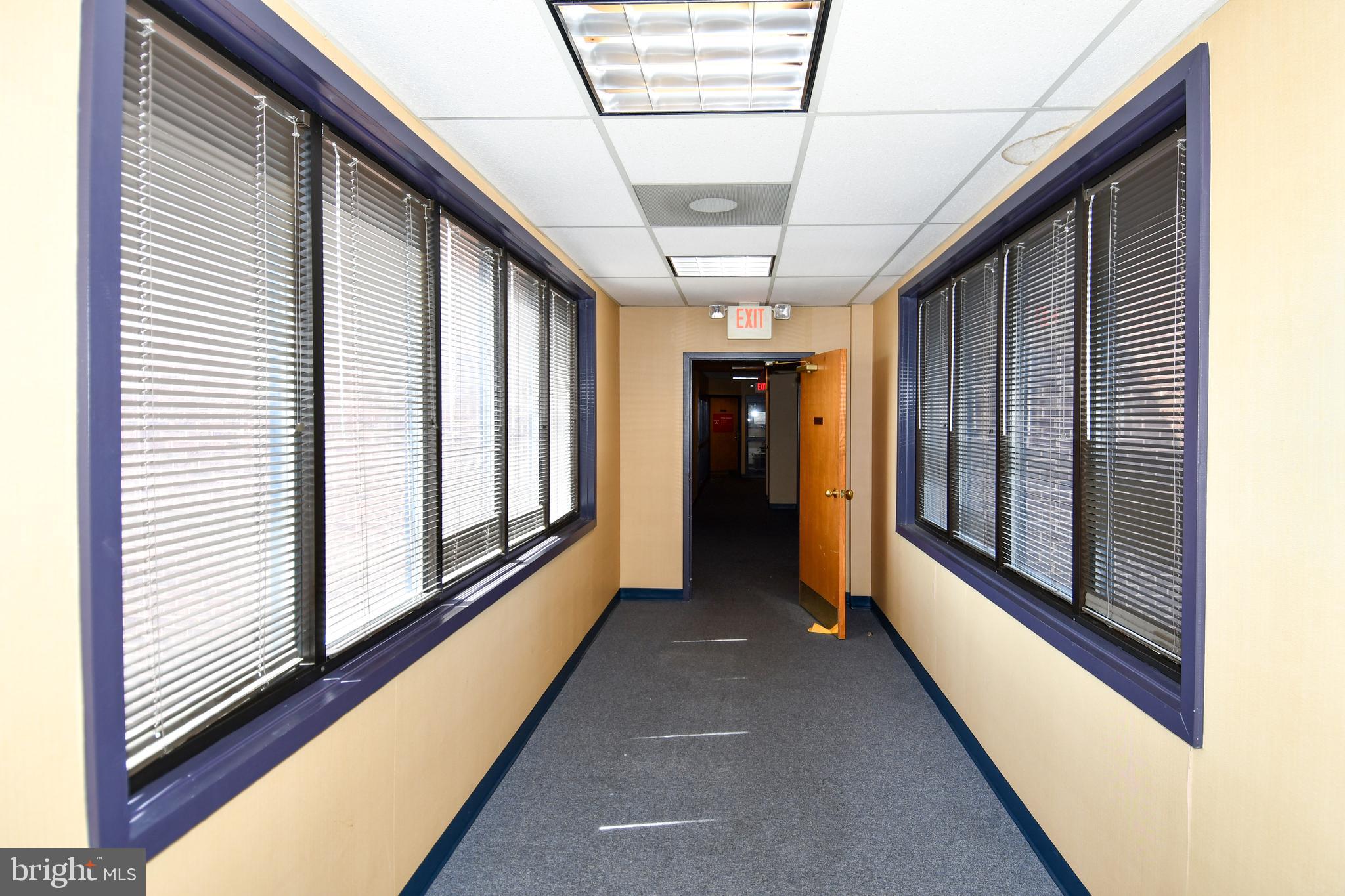 HAMILTON CENTER - Commercial Lease