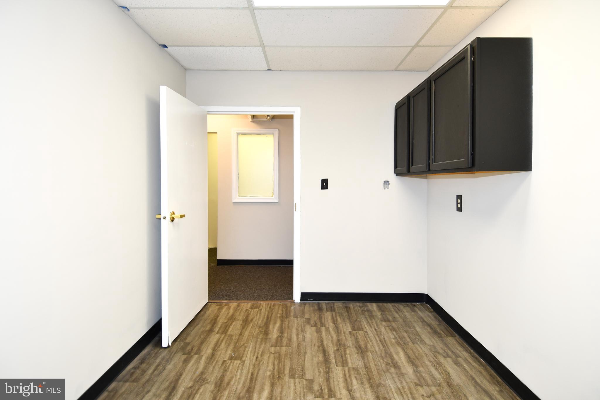 HAMILTON CENTER - Commercial Lease