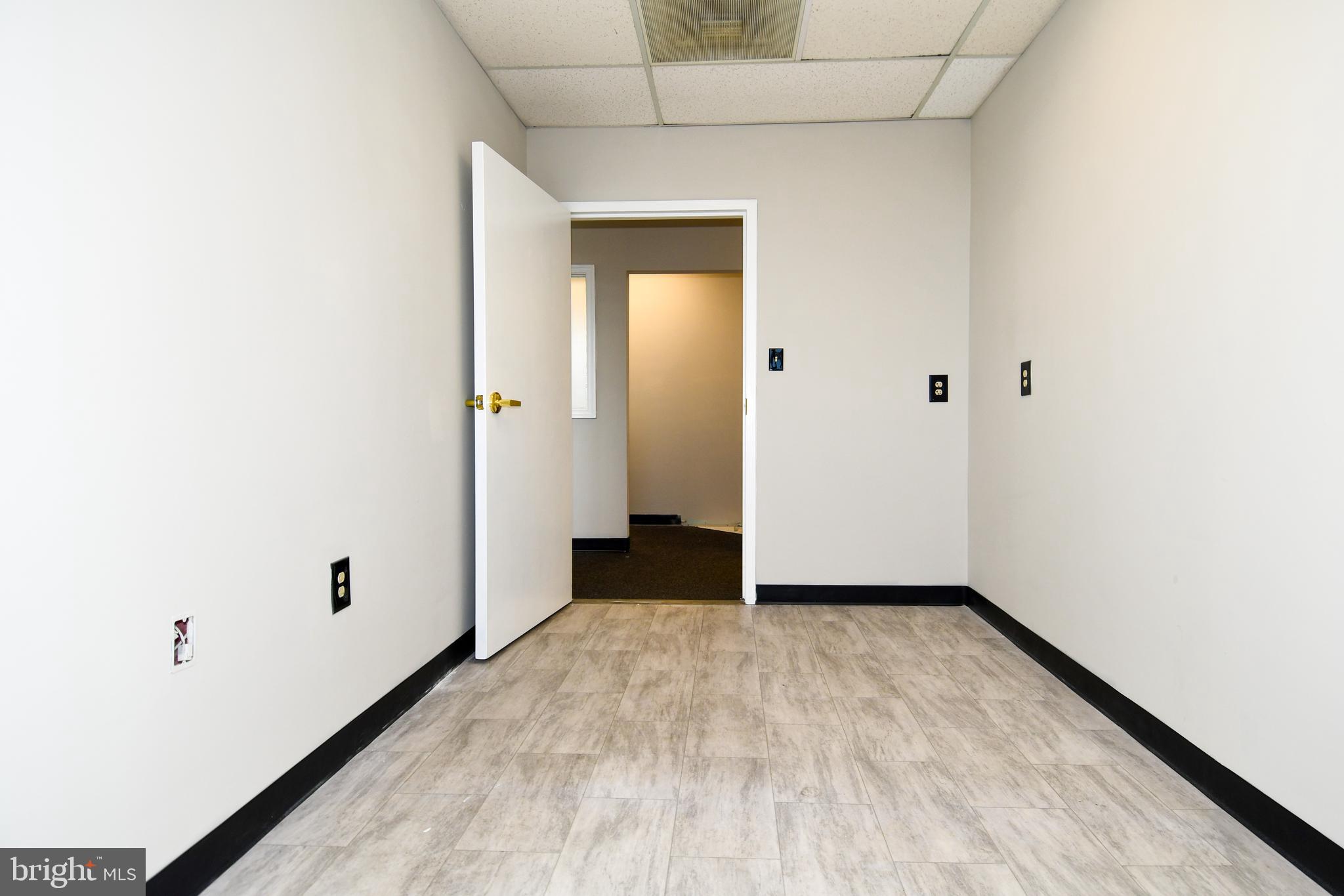 HAMILTON CENTER - Commercial Lease